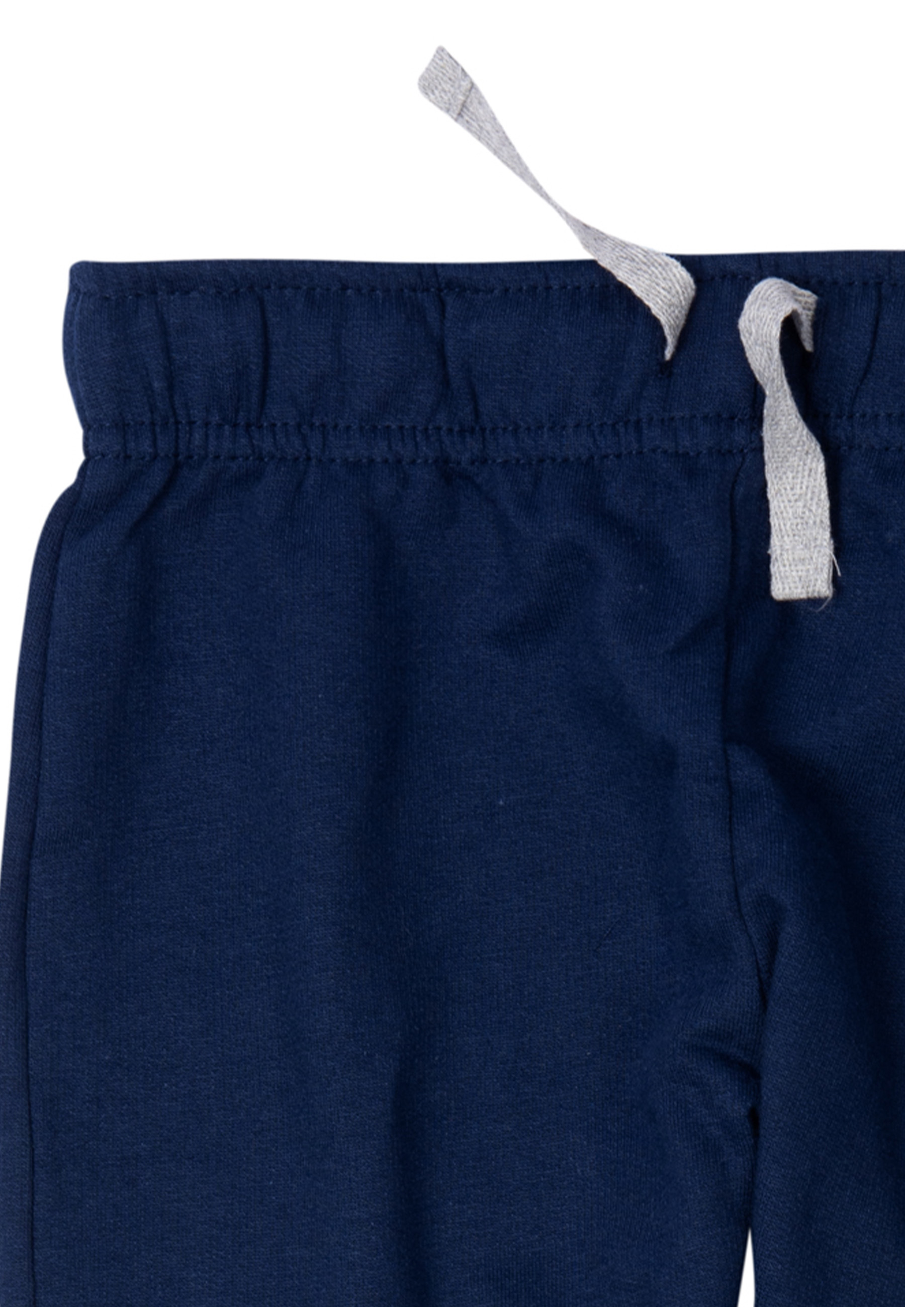 Nahaufnahme des marineblauen Hosenbunds mit grauem Kordelzug. Weißer Hintergrund.