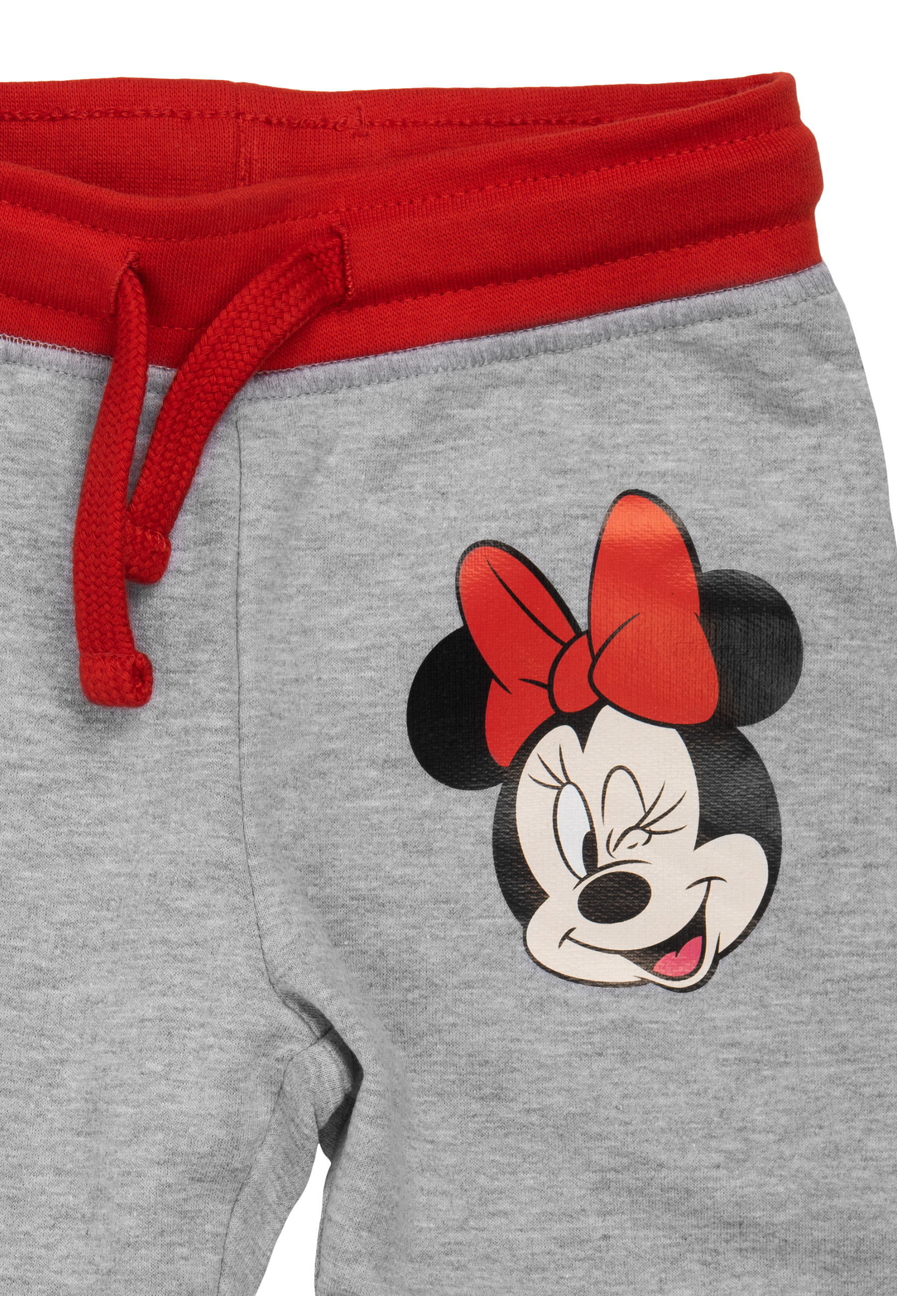 Graue Jogginghose mit rotem Besatz und Kordelzug. Minnie-Maus-Gesicht mit roter Schleife ist auf die Hose gedruckt.