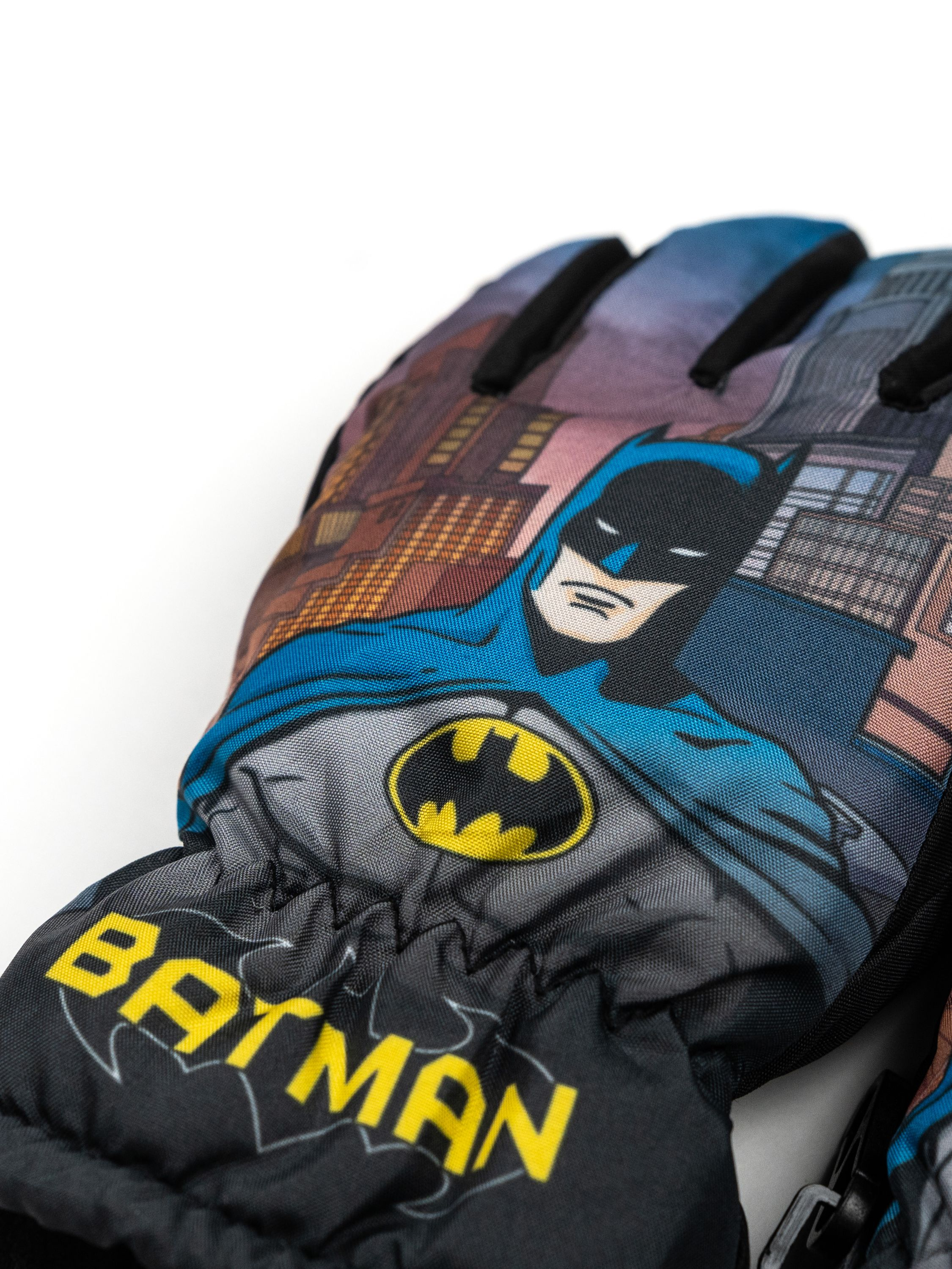 Ein Batman-Handschuh. Enthält das Batman-Logo, einen Hintergrund mit Stadtbild und das Wort 'Batman' in gelben Buchstaben.