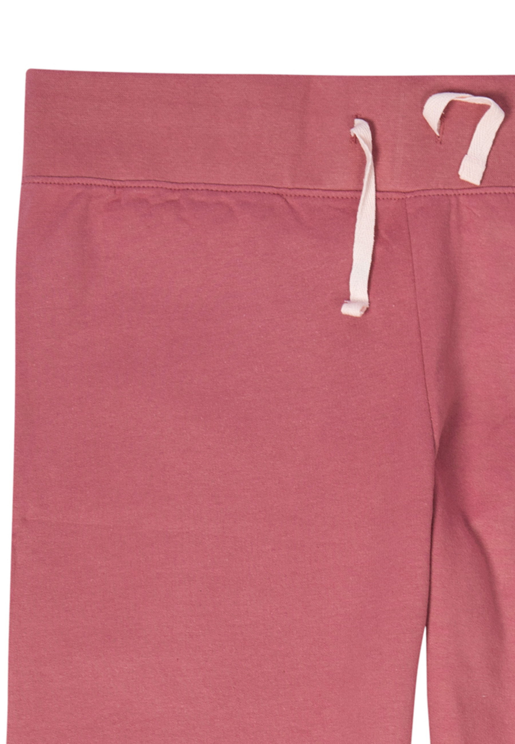 Nahaufnahme einer rosafarbenen Hose mit weißem Kordelzug. Die Hose besteht aus weichem Material.