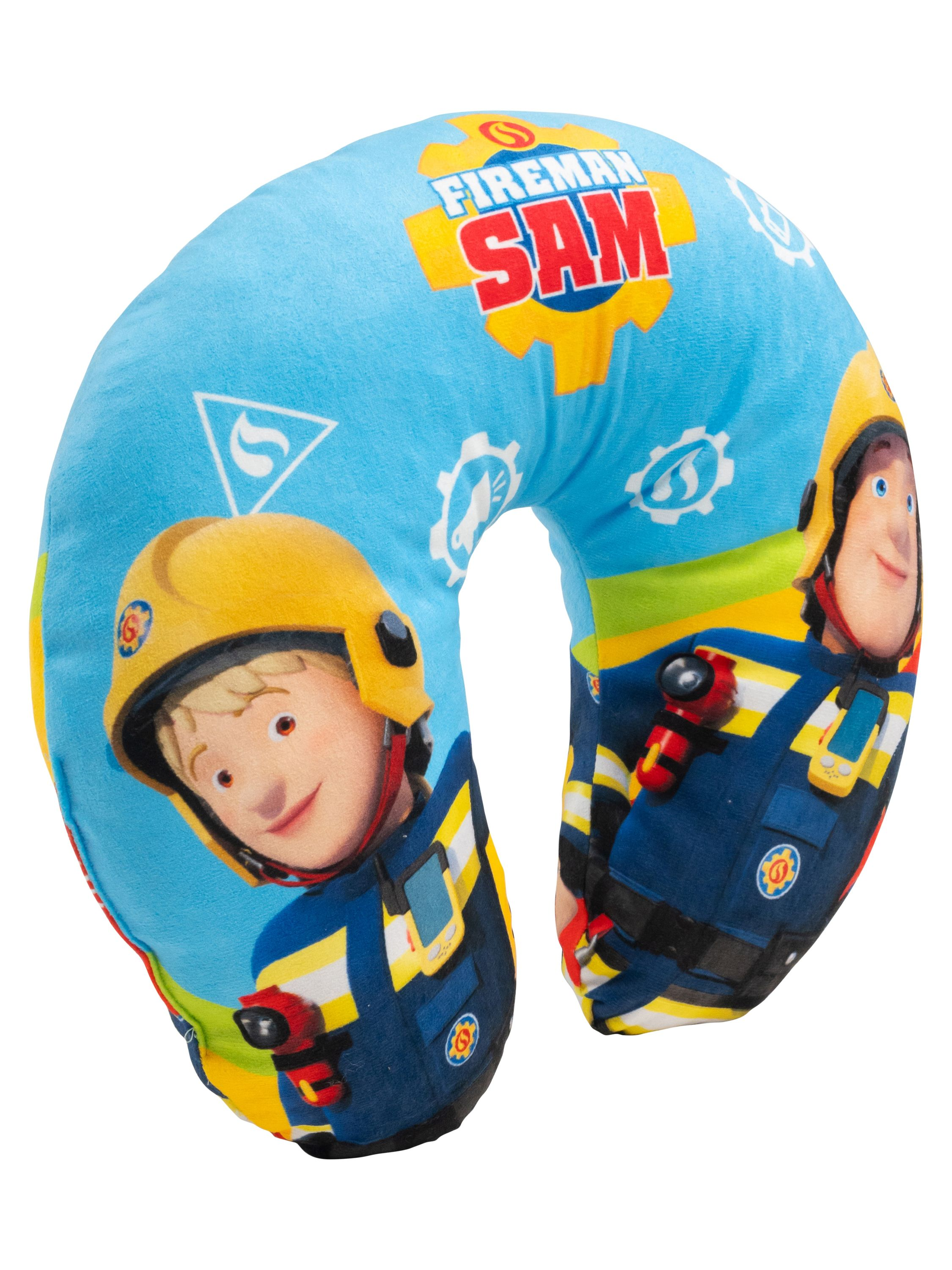 Ein blaues Fireman Sam Nackenkissen zeigt Sams Gesicht und Logo. Das Kissen hat eine U-Form.