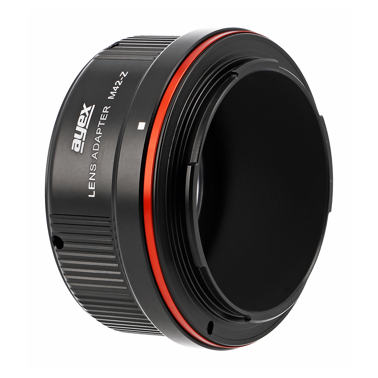 Ein schwarzer Objektivadapter mit rotem Ring, beschriftet mit 'ayex LENS ADAPTER M42-Z'. Der Adapter ist zylindrisch mit hohlem Zentrum.