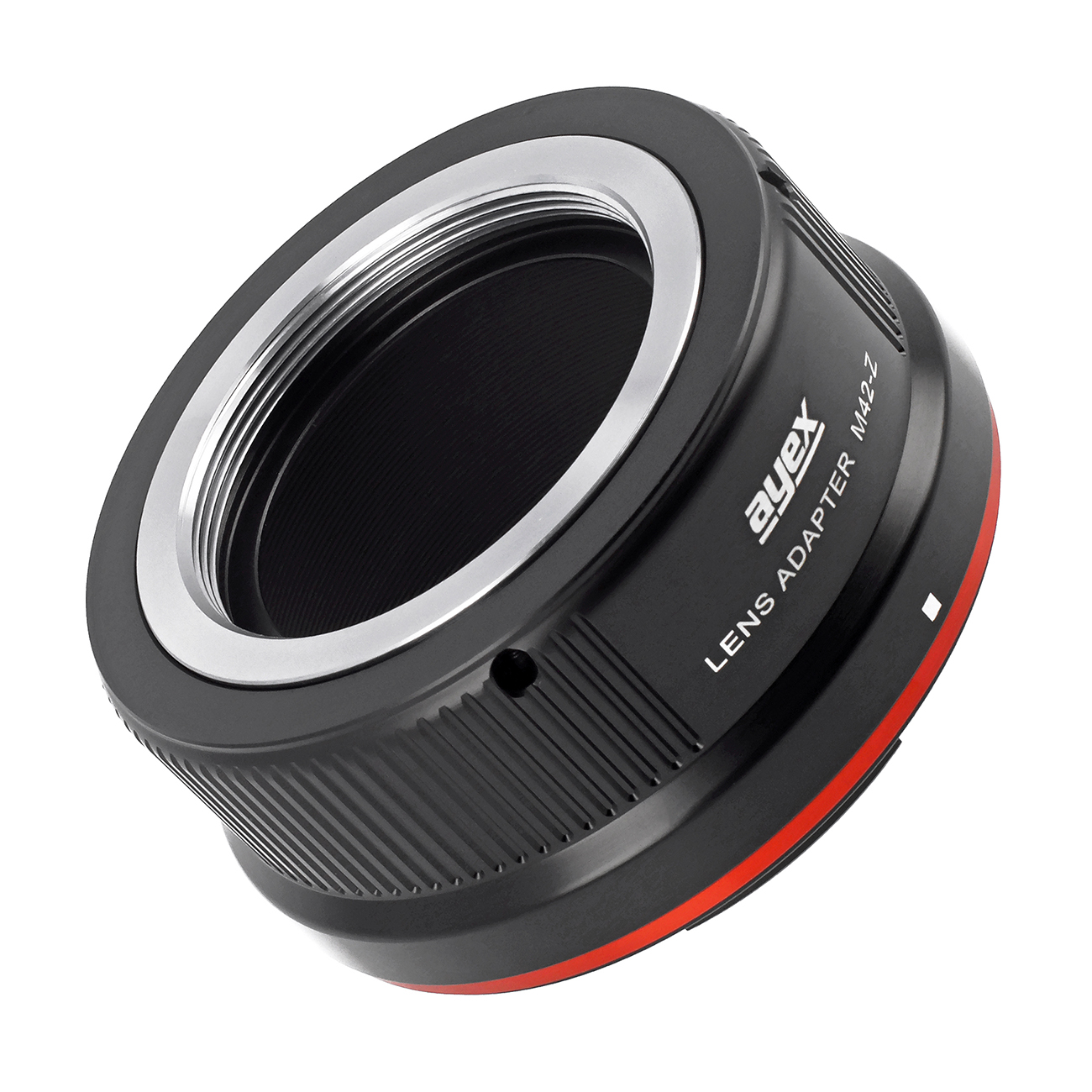 Ein schwarzer Objektivadapter mit einem silbernen Ring im Inneren. Der Adapter hat rote und weiße Details mit dem Text 'ayex LENS ADAPTER M42-Z'.