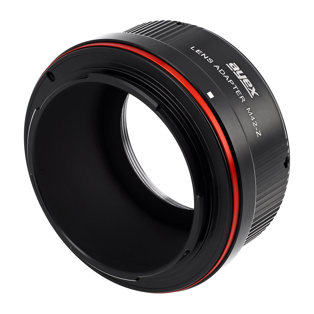 Ein schwarzer Objektivadapter mit rotem Ring. Darauf steht 'ayex' und 'Lens Adapter M42-Z'. Der Hintergrund ist weiß.