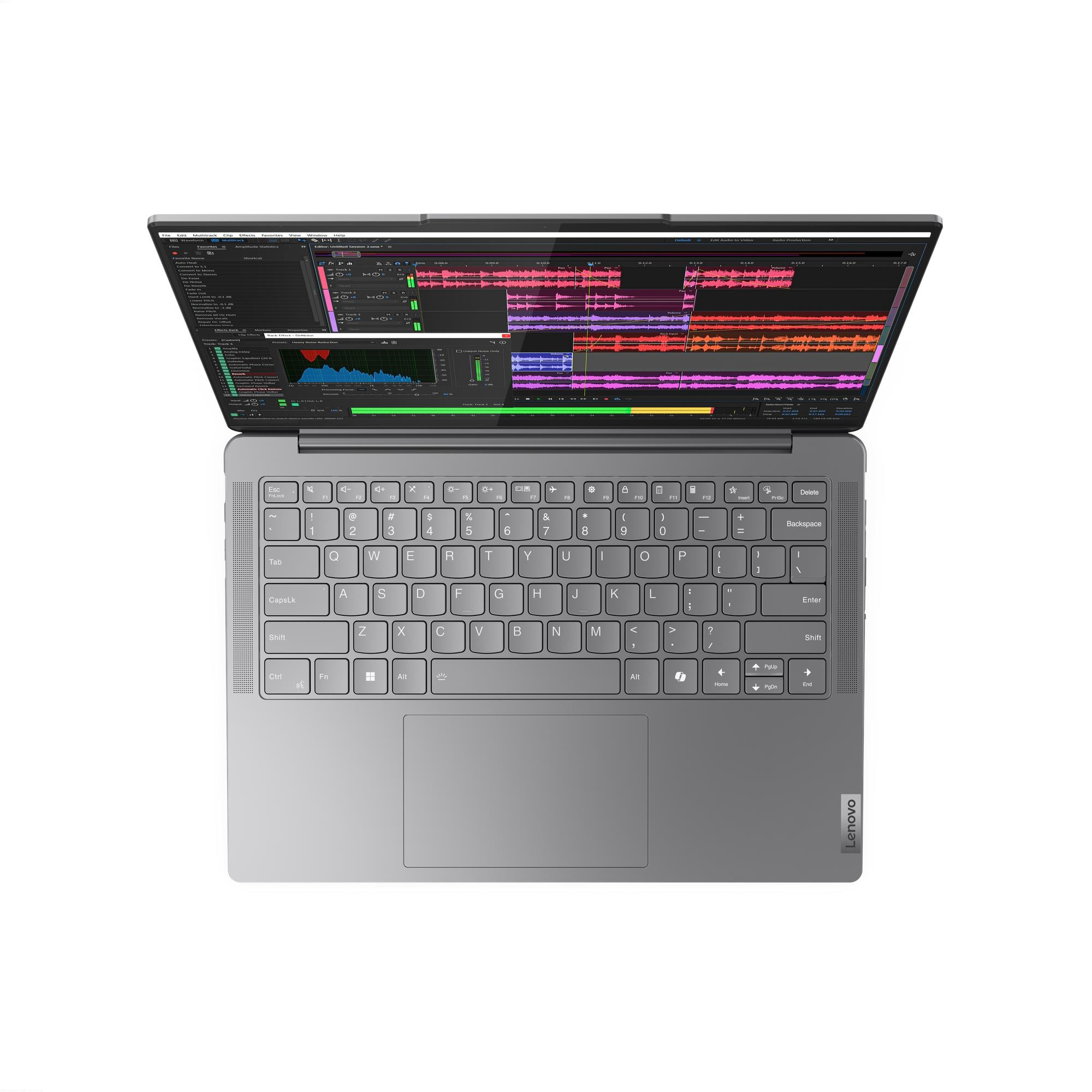 Un laptop Lenovo grigio che mostra un software di editing audio. La tastiera è visibile e lo schermo mostra le forme d'onda.