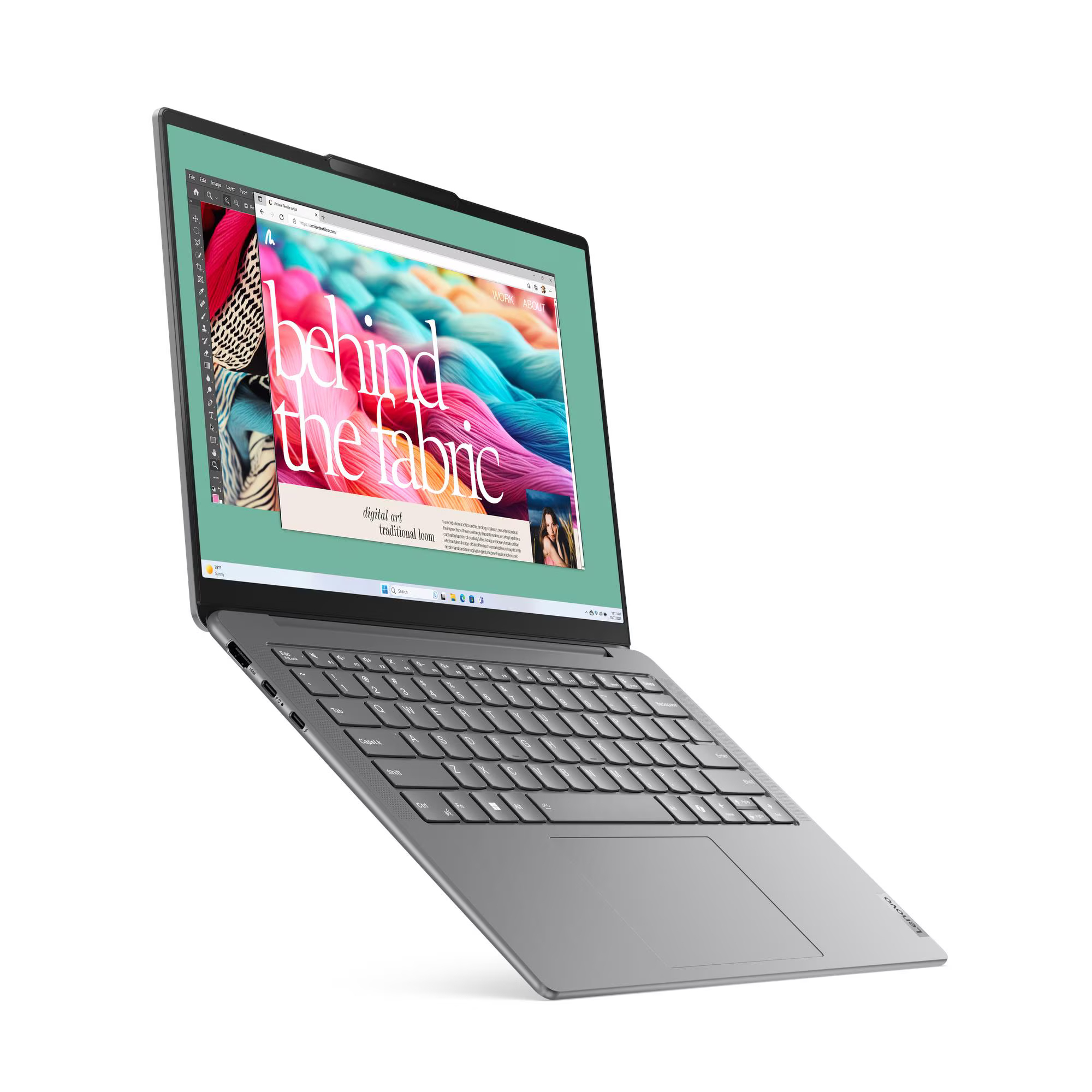 Laptop che mostra una pagina web con immagini di tessuti colorati. Il laptop è angolato, mostra tastiera e schermo.