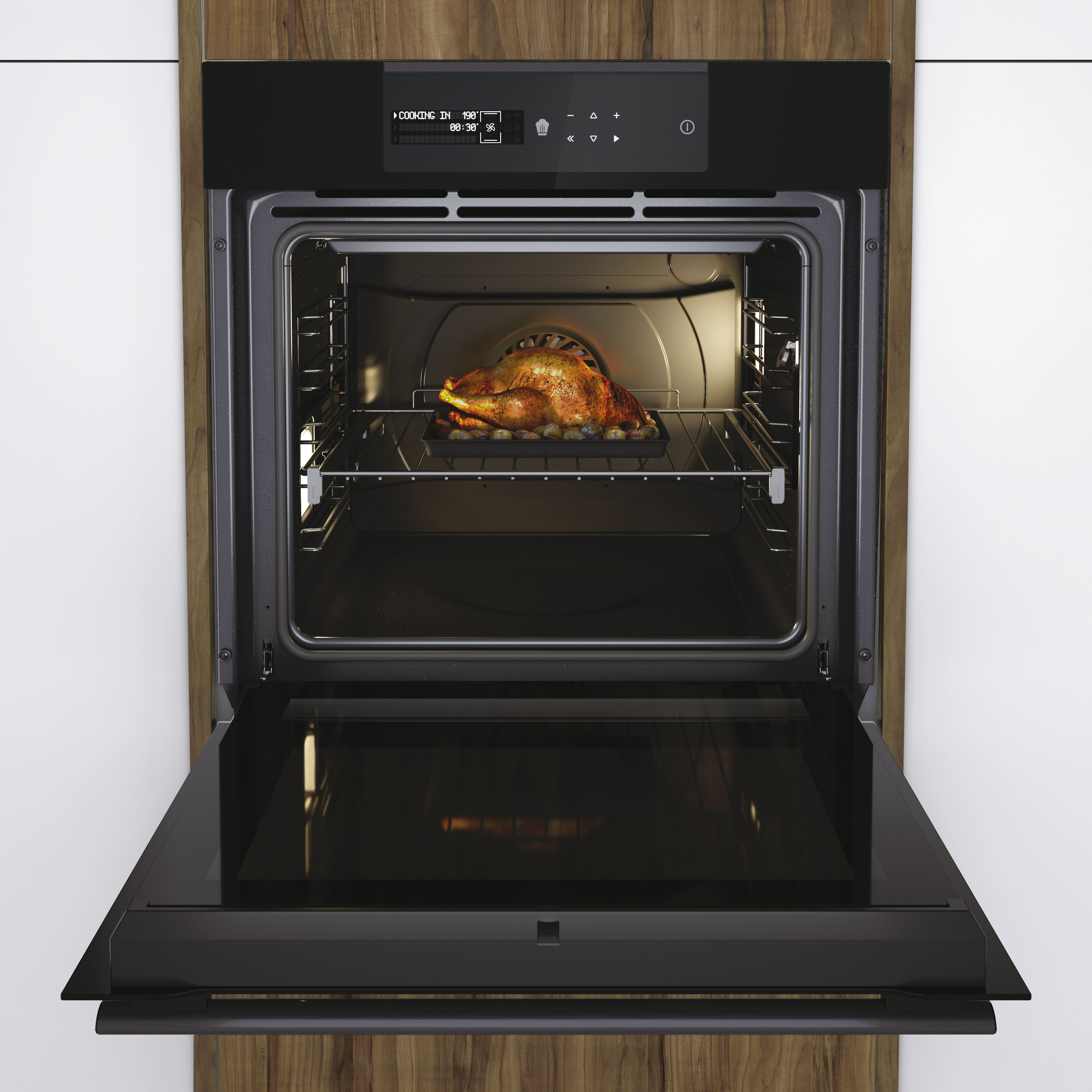 Horno abierto con pavo asado dentro, en una rejilla. El horno es negro, la cocina es blanca y de madera.