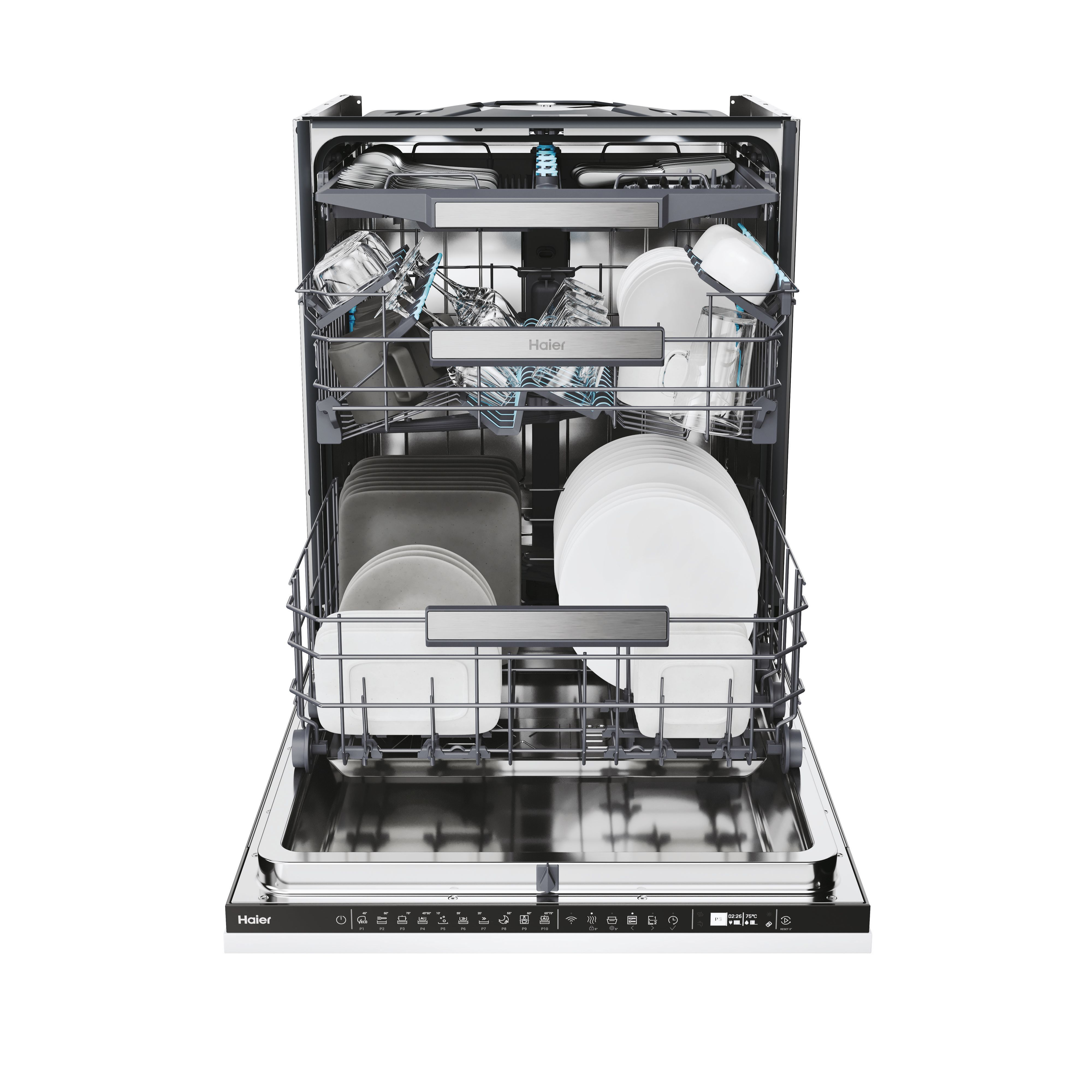 Lavastoviglie Haier aperta, carica di piatti e bicchieri. Interno in acciaio inox con cestelli superiori e inferiori.