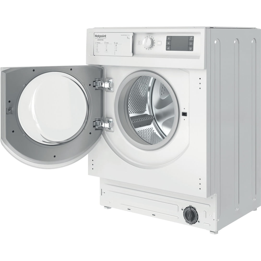 Una lavatrice Hotpoint bianca con la porta aperta. La macchina ha un pannello di controllo e un quadrante. La porta è aperta.