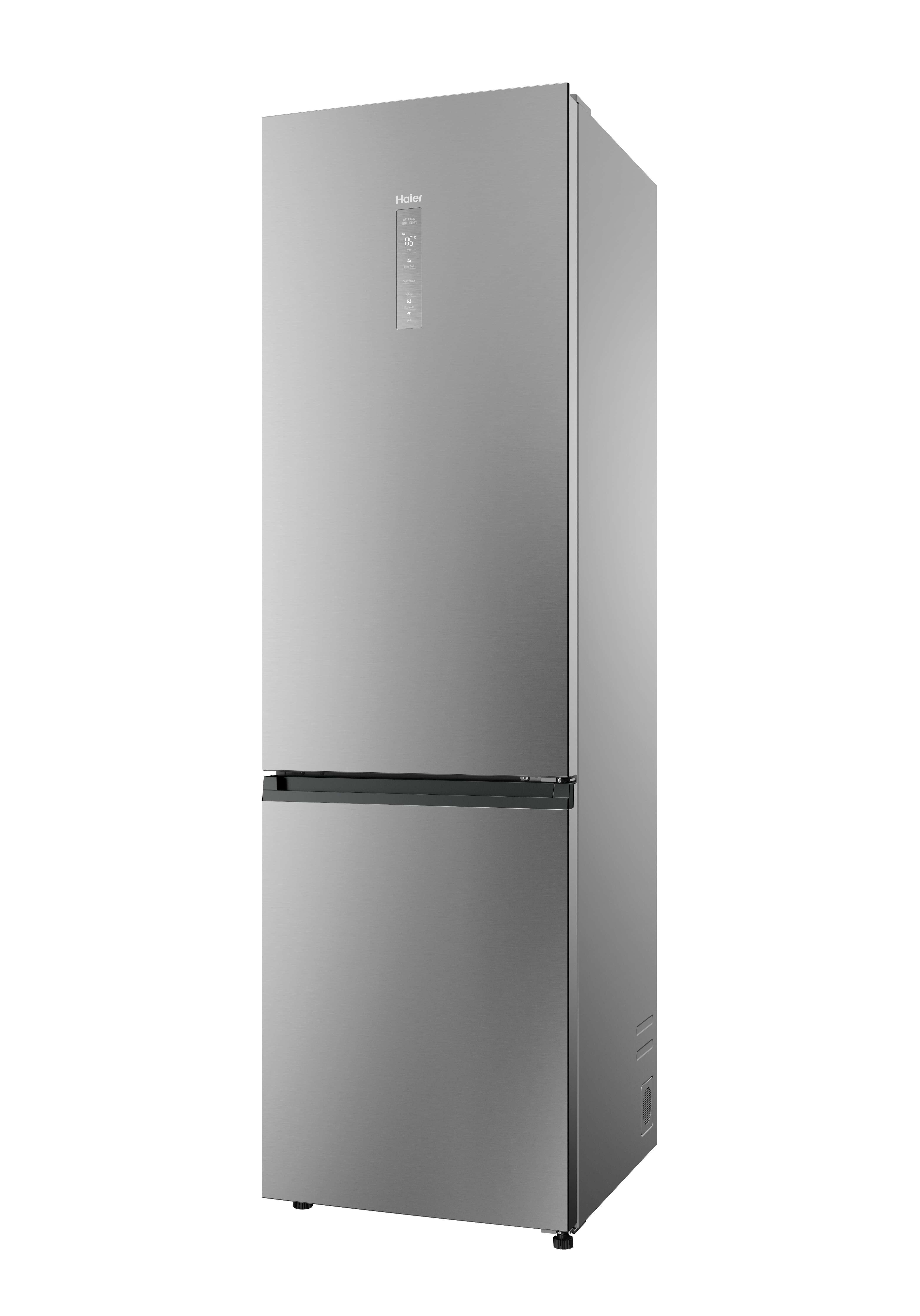 Ein silberner Haier-Kühlschrank. Er hat zwei Türen und ein digitales Display. Der Hintergrund ist weiß.