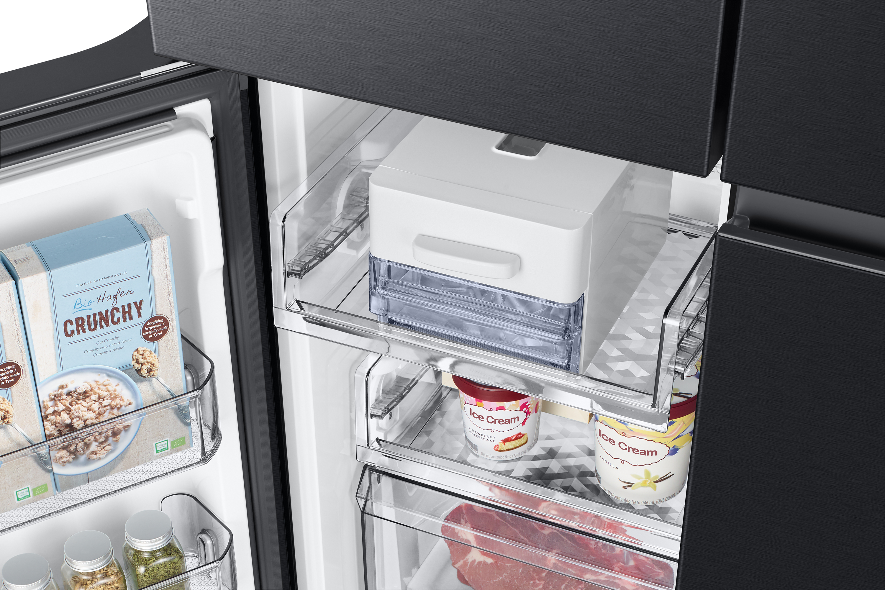 Refrigerador abierto con alimentos: cajas de cereales, helado, carne y un recipiente blanco. El refrigerador es negro.