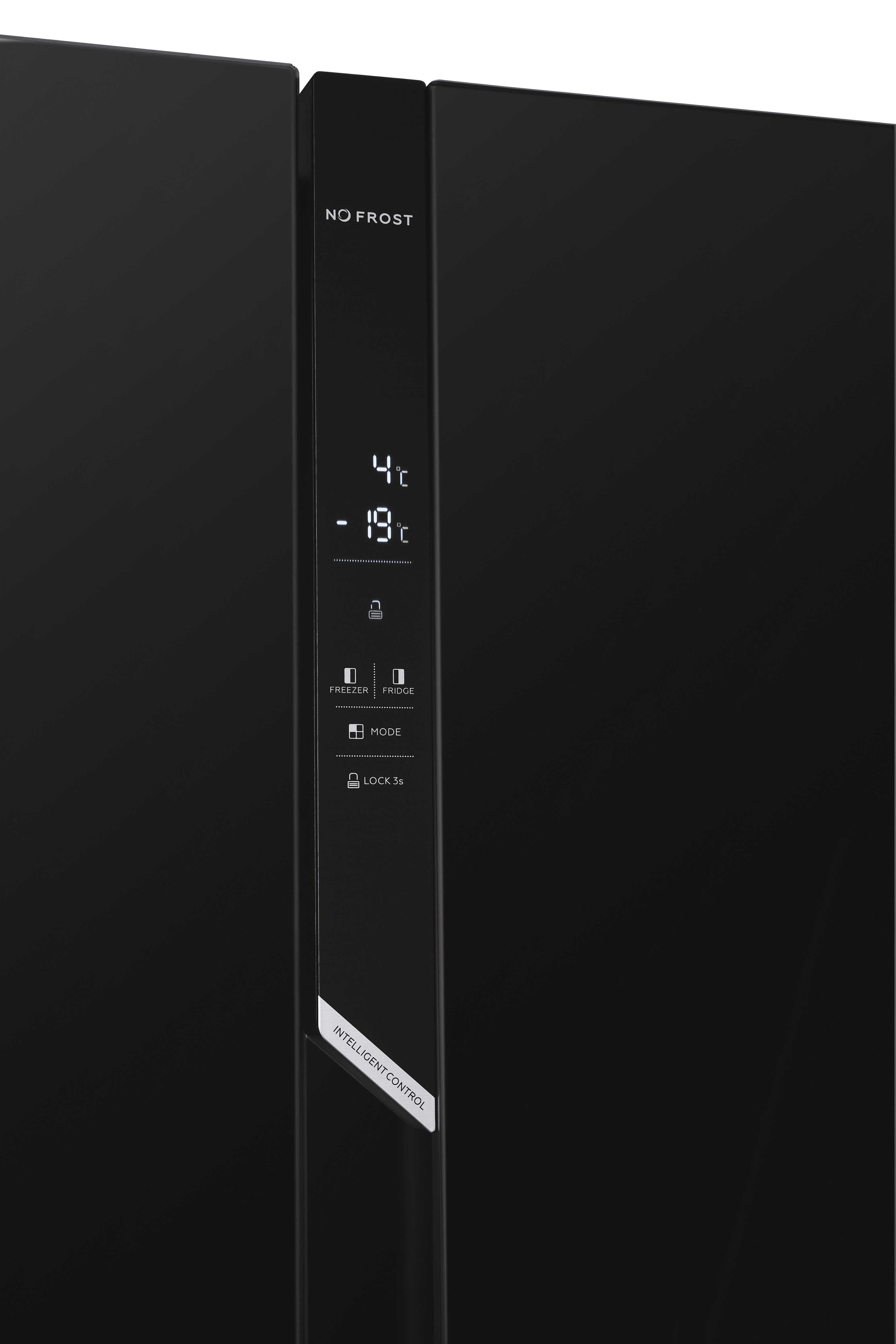 Puerta de refrigerador negra con pantalla digital. Muestra temperatura e iconos de control. 'NO FROST' visible.