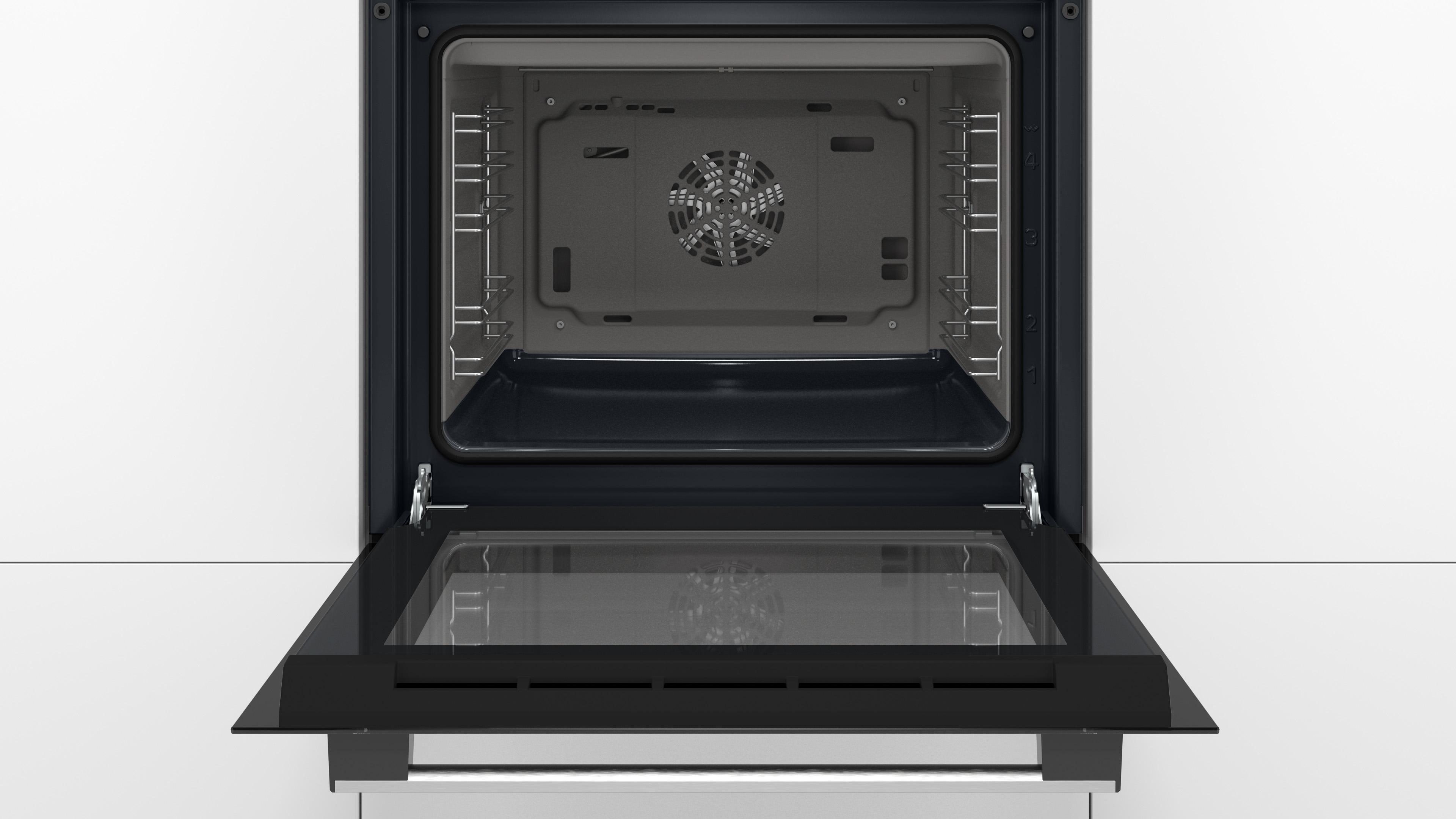Piekarnik z otwartymi drzwiami. W środku taca, wentylator i prowadnice. Drzwi czarne, rama ciemna.