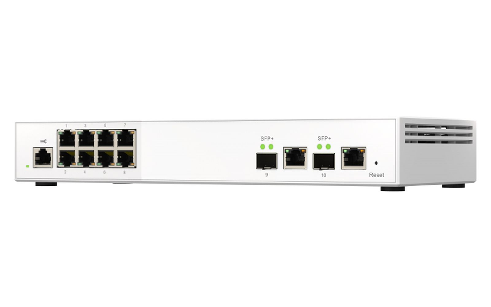 Een witte netwerkswitch met meerdere poorten. Het heeft SFP+ poorten, genummerde Ethernet poorten en een resetknop. De switch staat op een witte achtergrond.