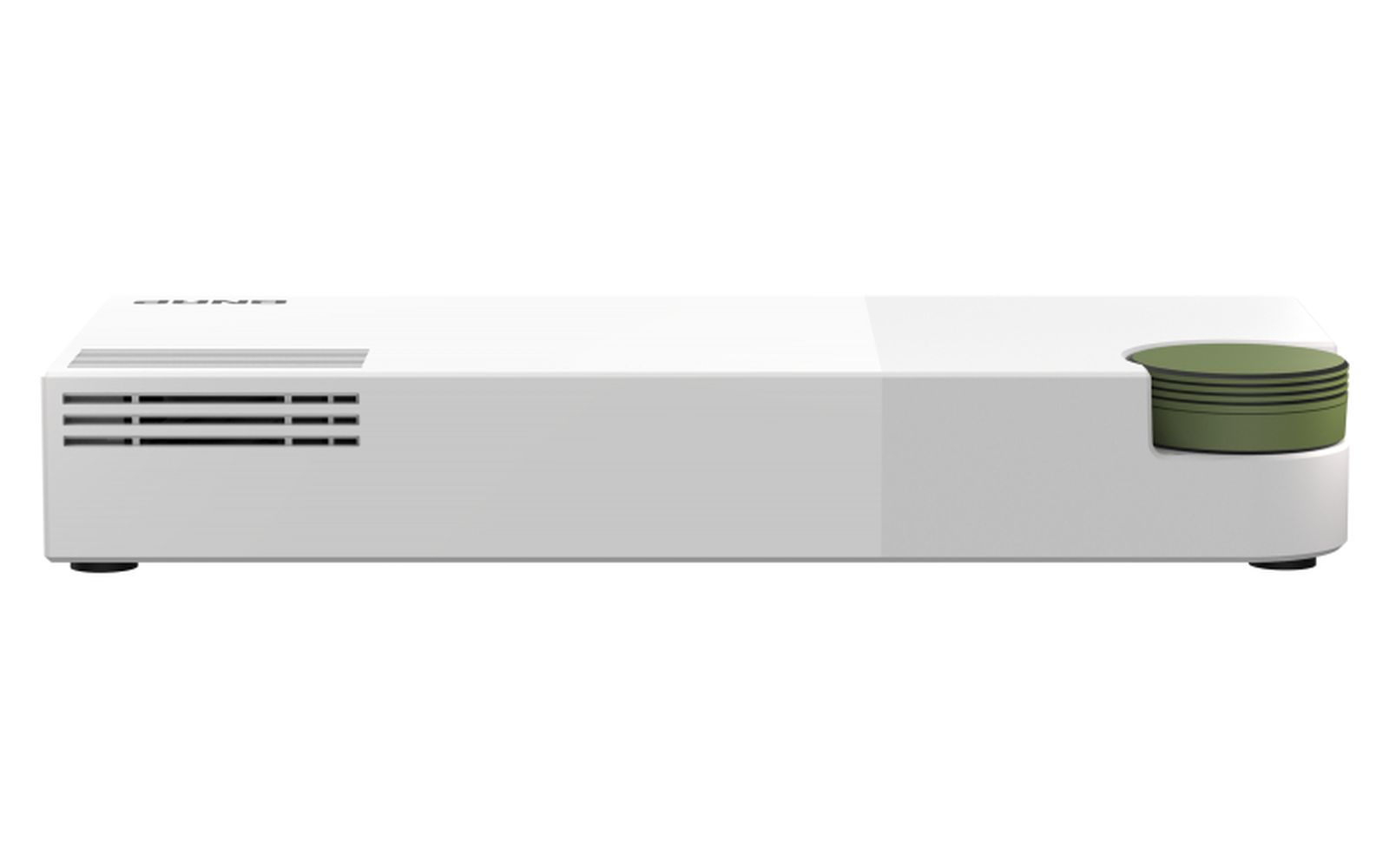 Een wit rechthoekig apparaat met ventilatieopeningen, een groen cirkelvormig uiteinde en kleine zwarte voetjes, tegen een witte achtergrond.