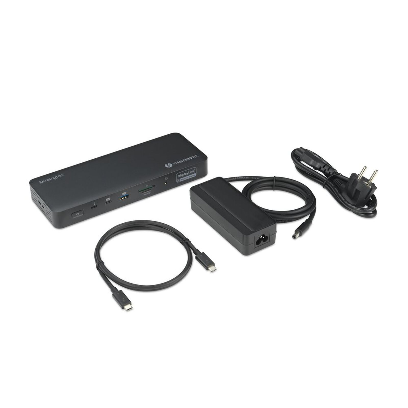 Eine schwarze Kensington-Dockingstation, ein Netzteil, Kabel und ein Stecker auf weißem Hintergrund.
