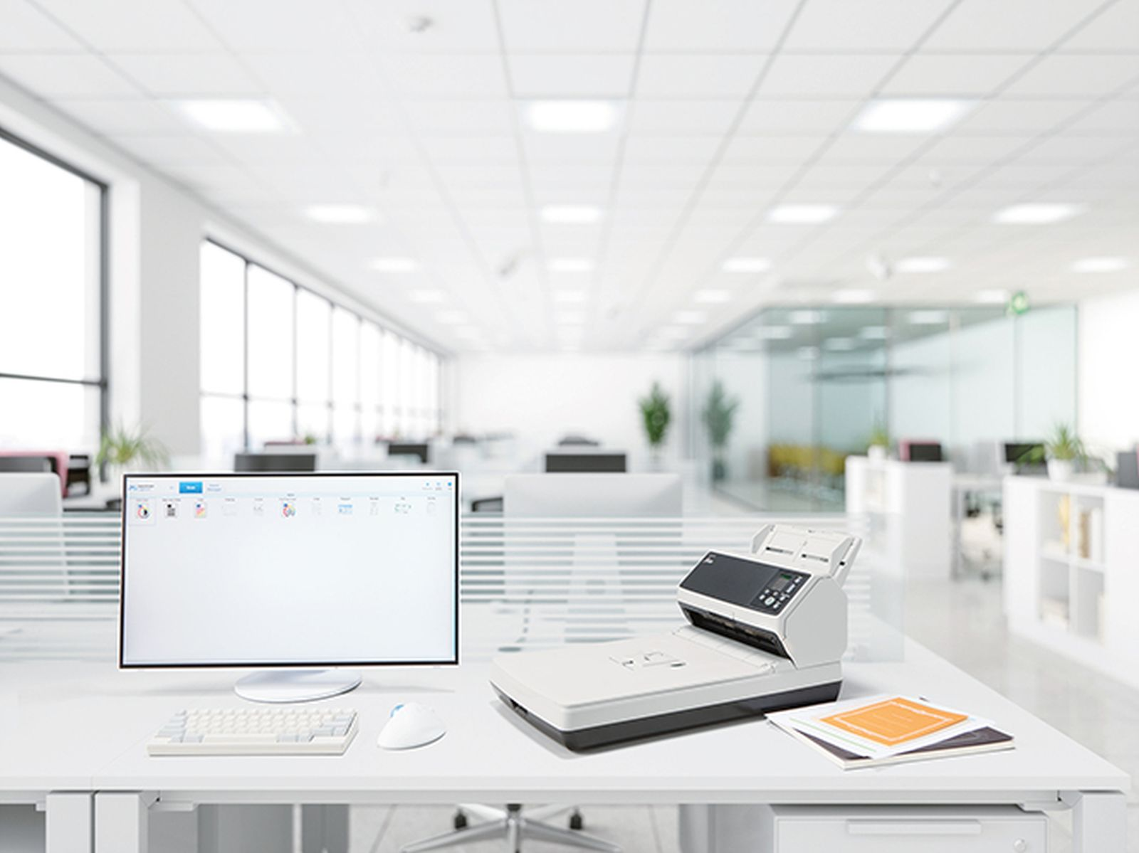 Scena biurowa z monitorem, skanerem, klawiaturą i myszą na białym biurku. Tło z boksami.