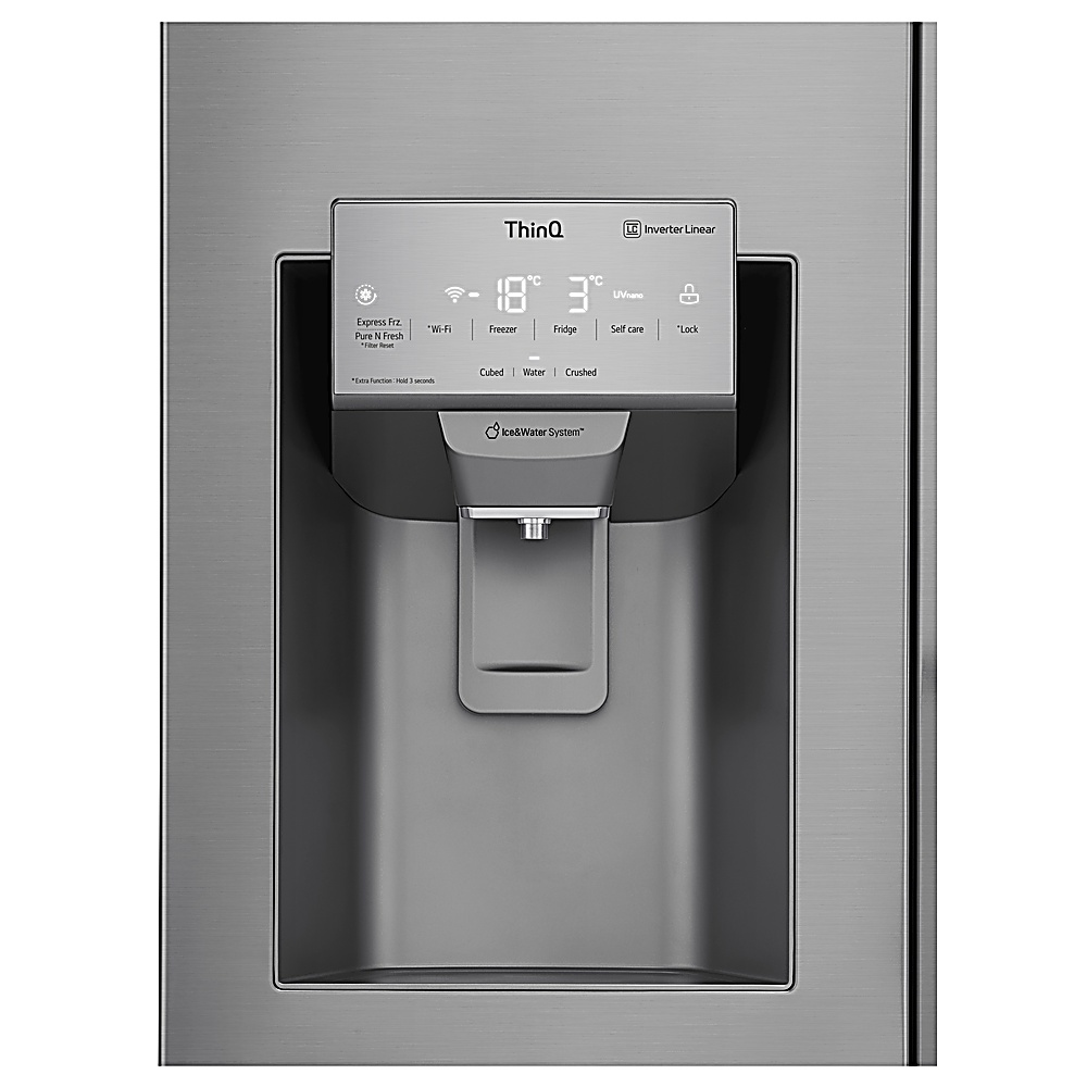Un refrigerador de acero inoxidable con una pantalla digital muestra la temperatura. Tiene un dispensador de hielo y agua. La puerta está cerrada.