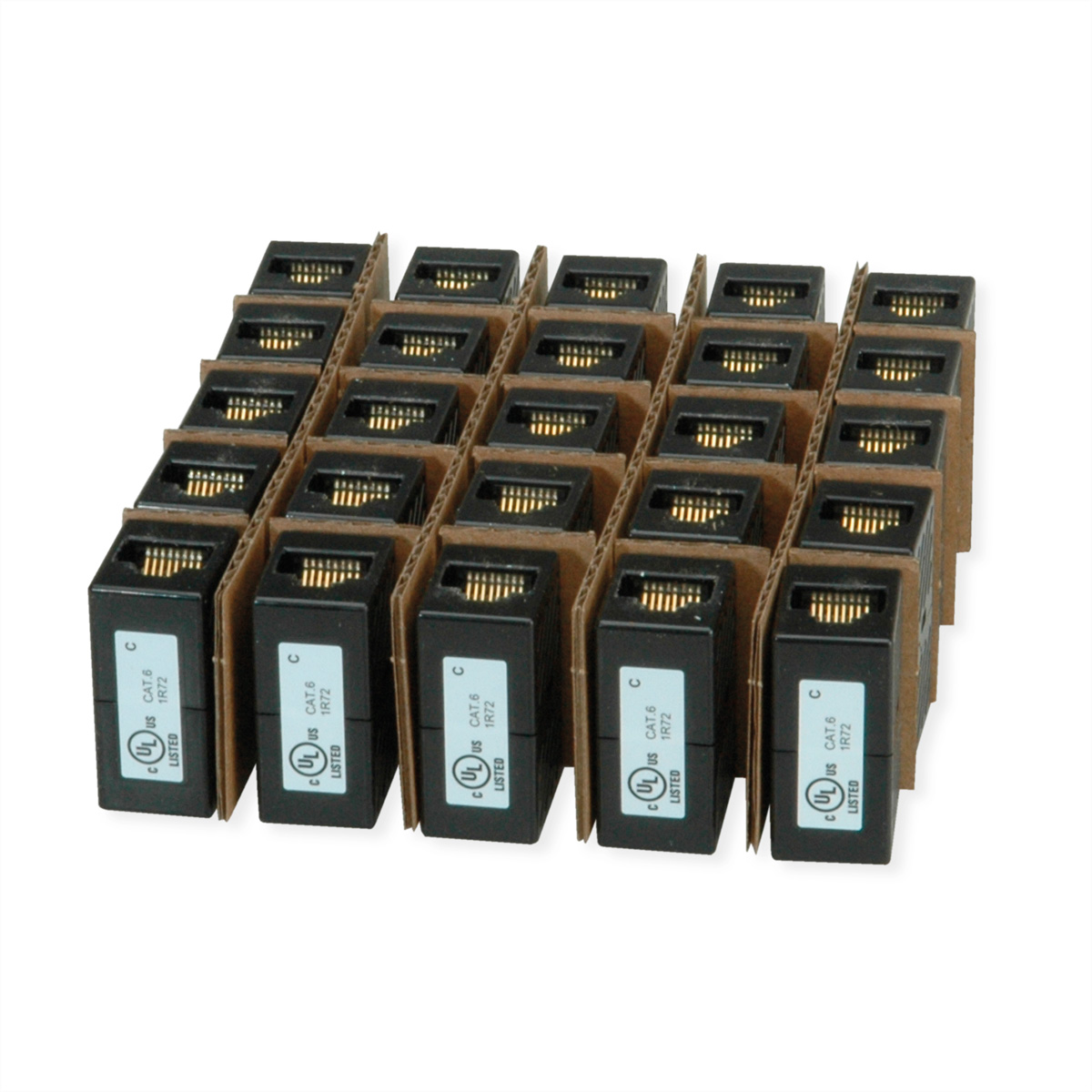 Schwarze Netzwerkstecker in Kartontrennern. Jeder Stecker hat ein Etikett und goldene Pins.
