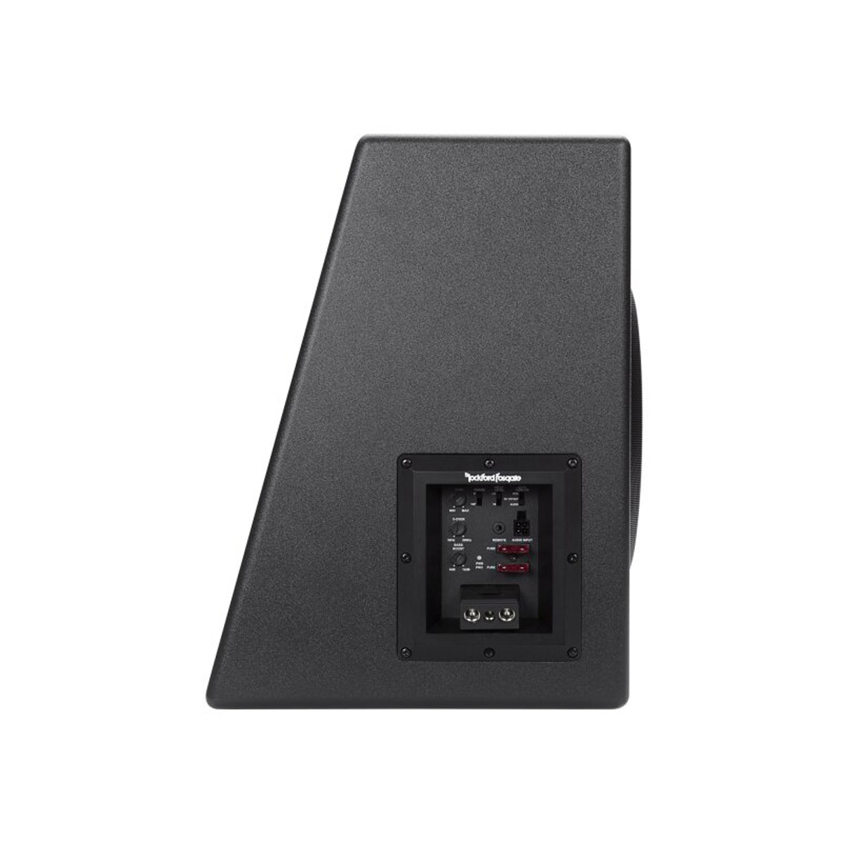 Ein schwarzer Subwoofer mit trapezförmiger Form auf weißem Hintergrund. Er hat ein Bedienfeld mit verschiedenen Anschlüssen und Einstellungen.