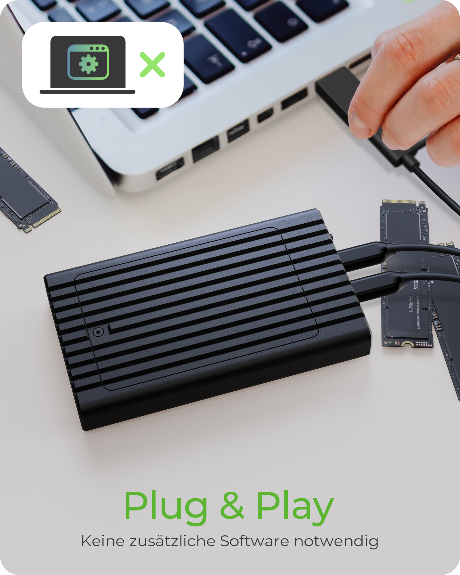 Laptop z czarnym urządzeniem podłączonym przez USB. Urządzenie oznaczone napisem 'Plug & Play'.