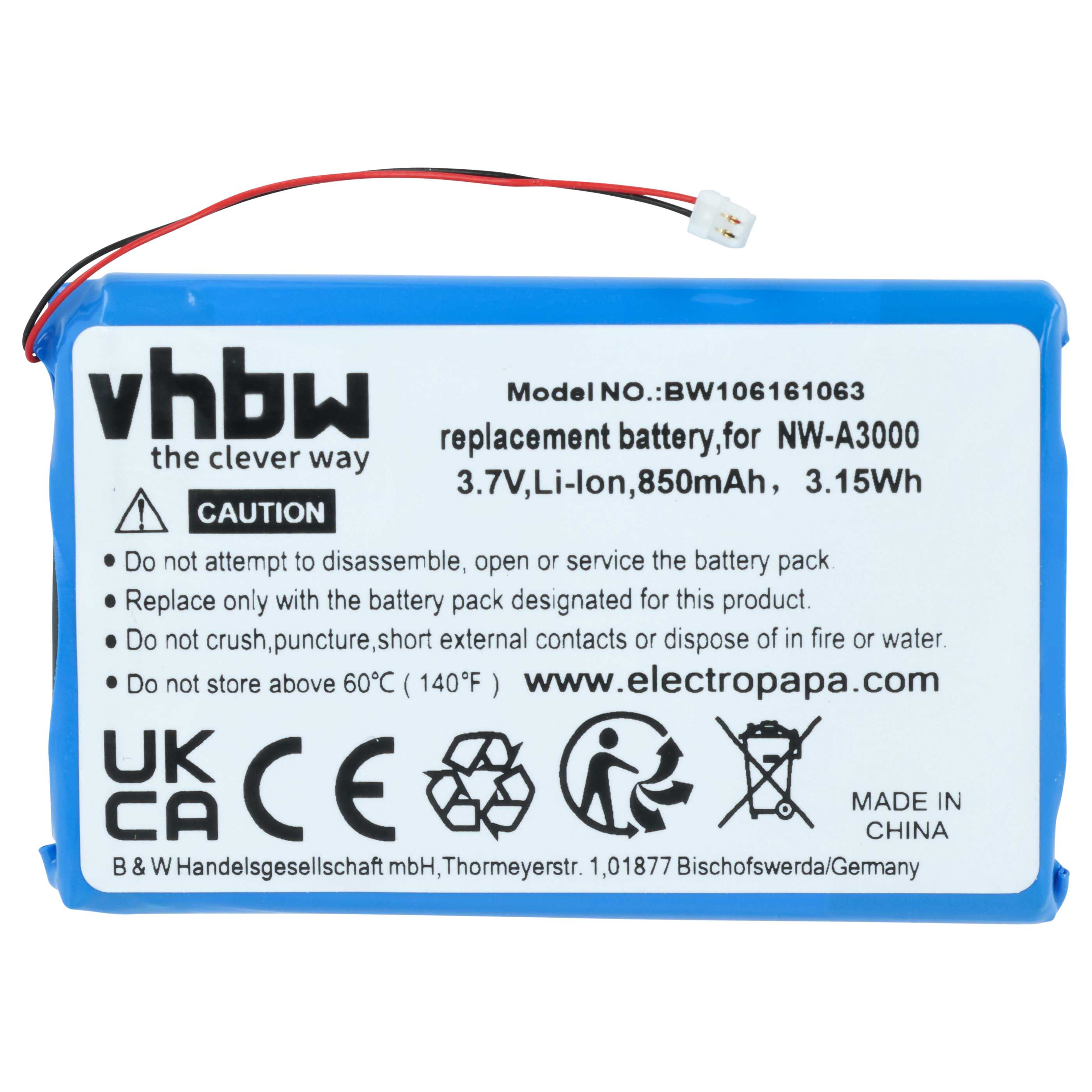 Ein blaues rechteckiges Batteriepack mit Text und Drähten. Die Batterie hat Warnungen und Spezifikationen.