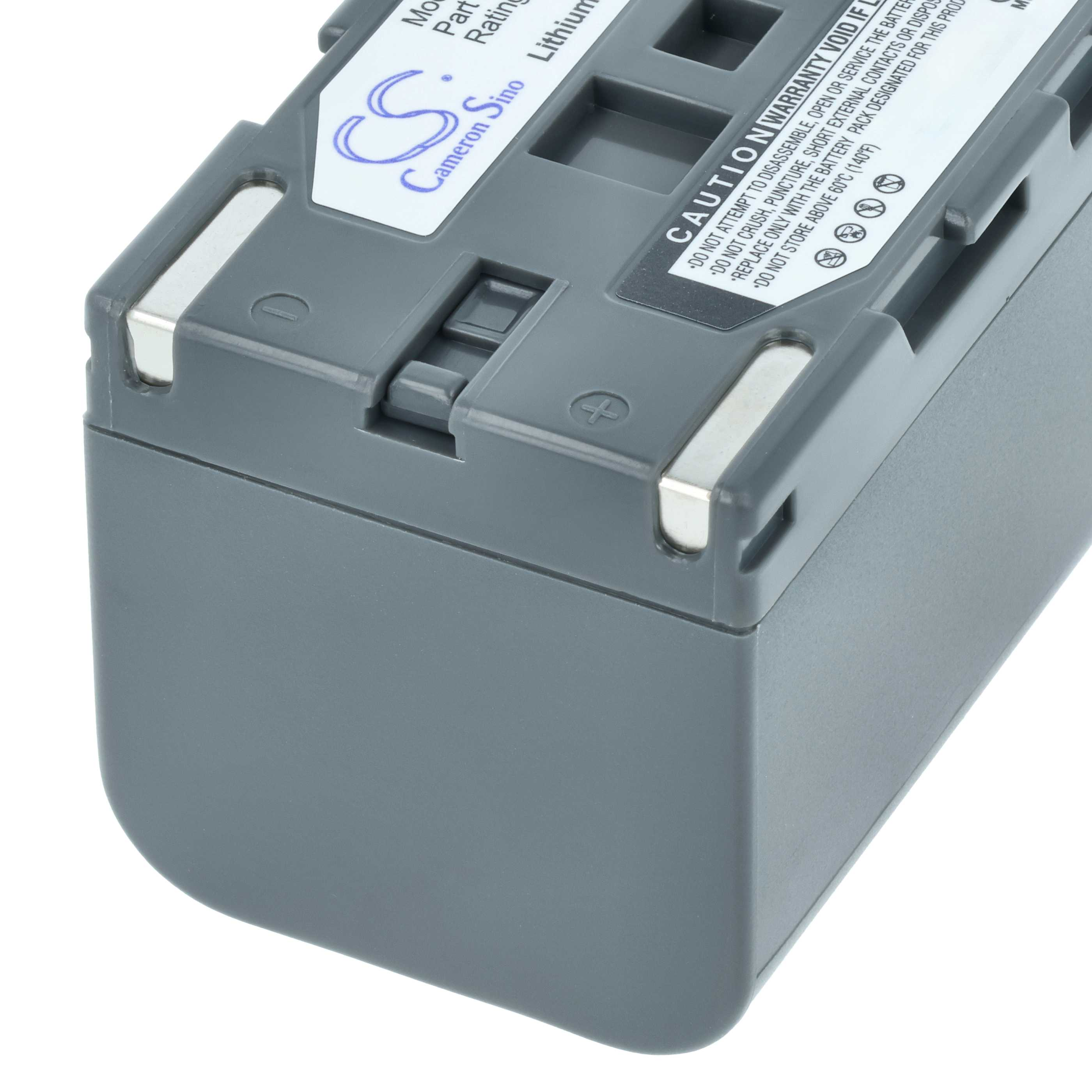Ein graues Lithium-Ionen-Akkupack mit Etiketten, Warnhinweisen und Metallkontakten.