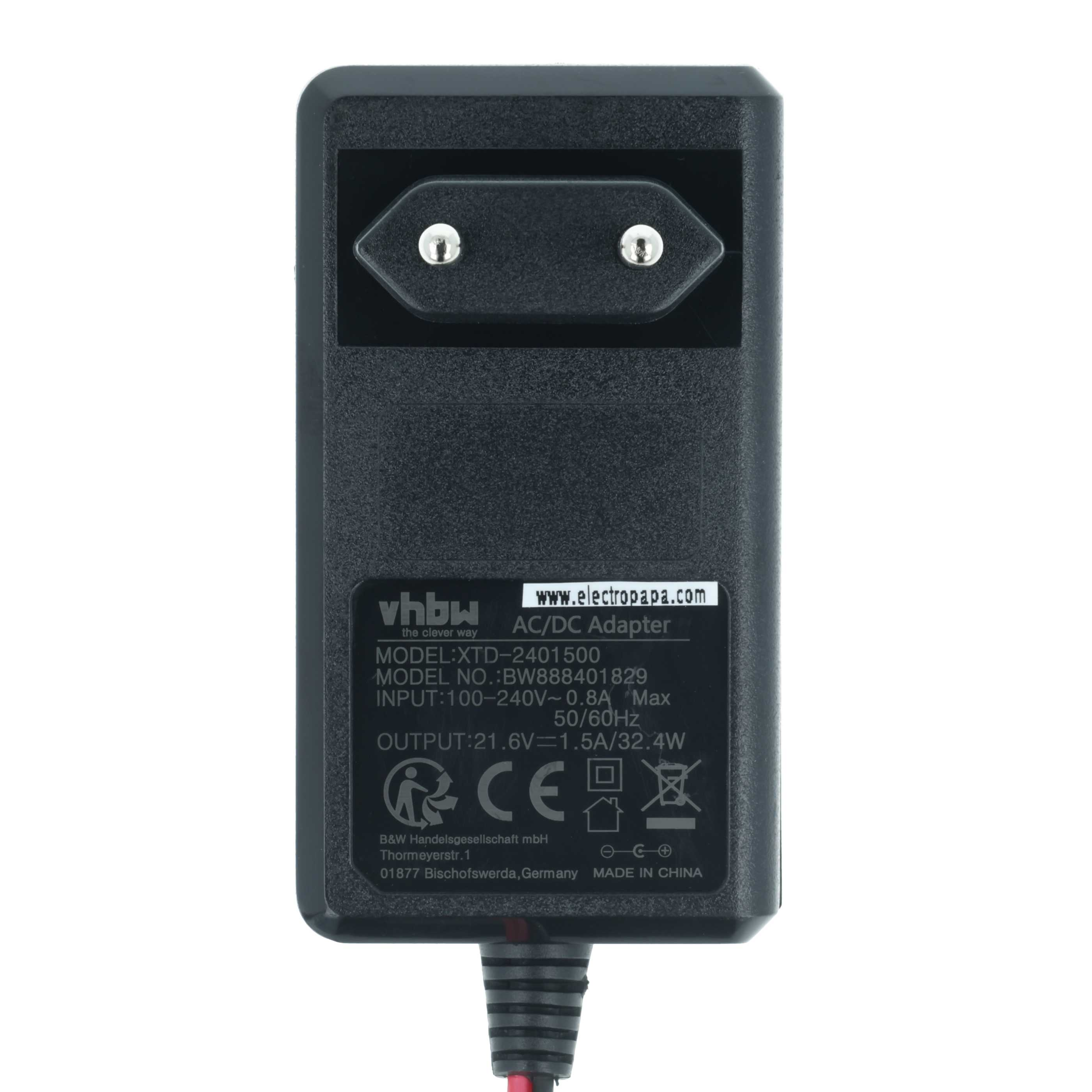 Schwarzes AC/DC-Netzteil mit Stecker und Spezifikationen. Es hat ein Logo und Text. Kabel geht von unten ab.