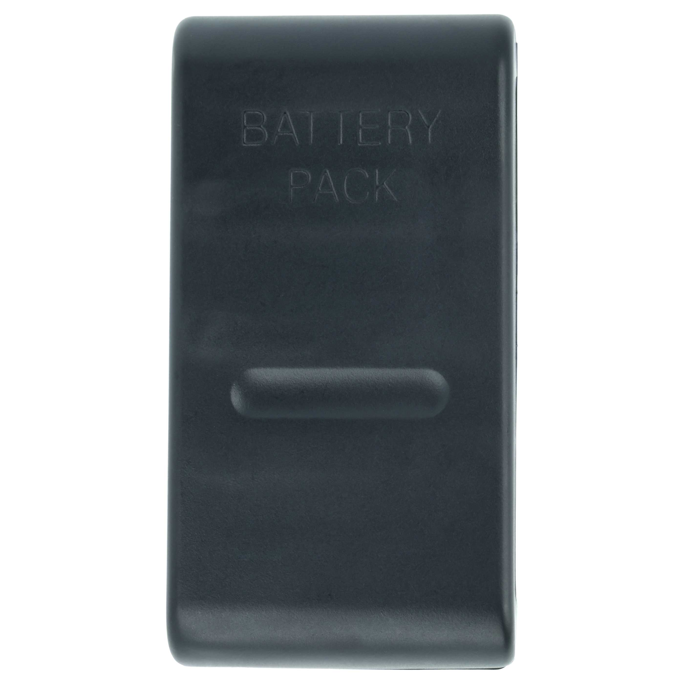 Ein dunkelgraues Akkupack mit geprägtem Text 'BATTERY PACK' und einer horizontalen ovalen Vertiefung.