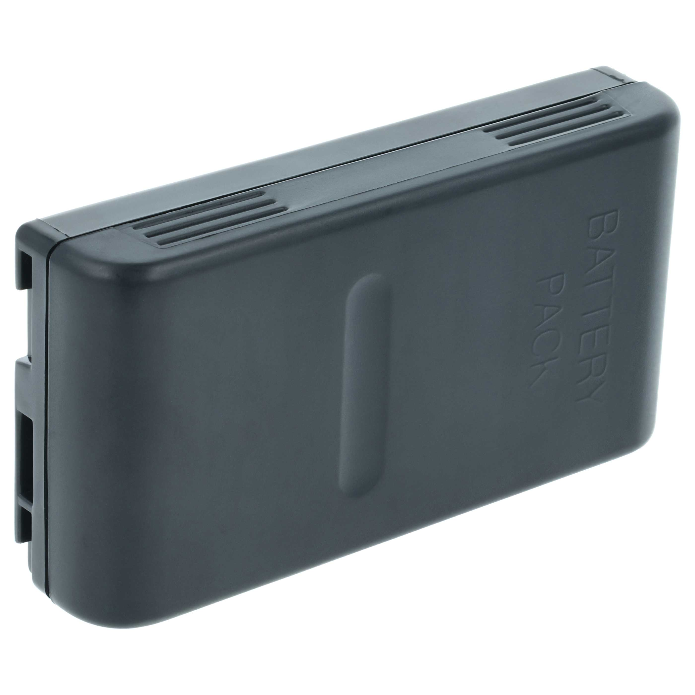 Ein dunkelgraues Akkupack. Es hat eine rechteckige Form mit Lüftungsschlitzen und dem Wort 'BATTERY PACK'.
