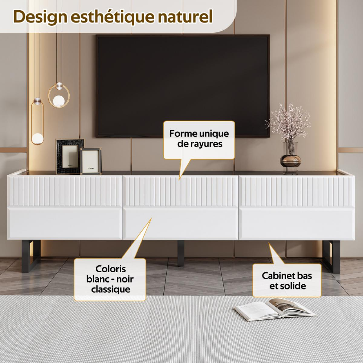 Ein moderner weiß-schwarzer Schrank mit einem Fernseher darüber. Der Schrank hat ein einzigartiges Design und wird als klassisch bezeichnet.