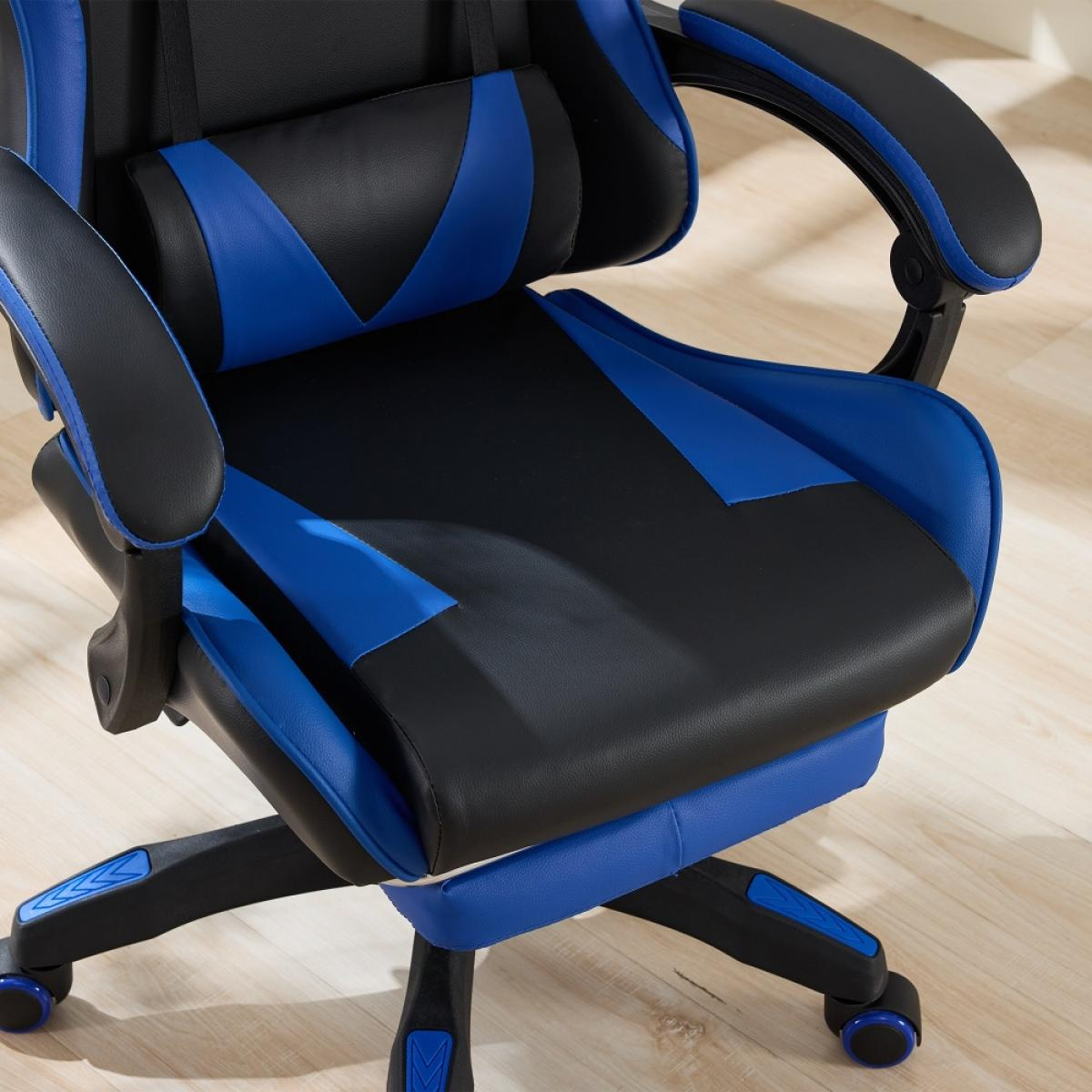 Ein Gaming-Stuhl mit schwarzen und blauen Akzenten. Er steht auf einem hellen Holzboden. Der Stuhl hat Armlehnen, Rückenlehne und Räder.