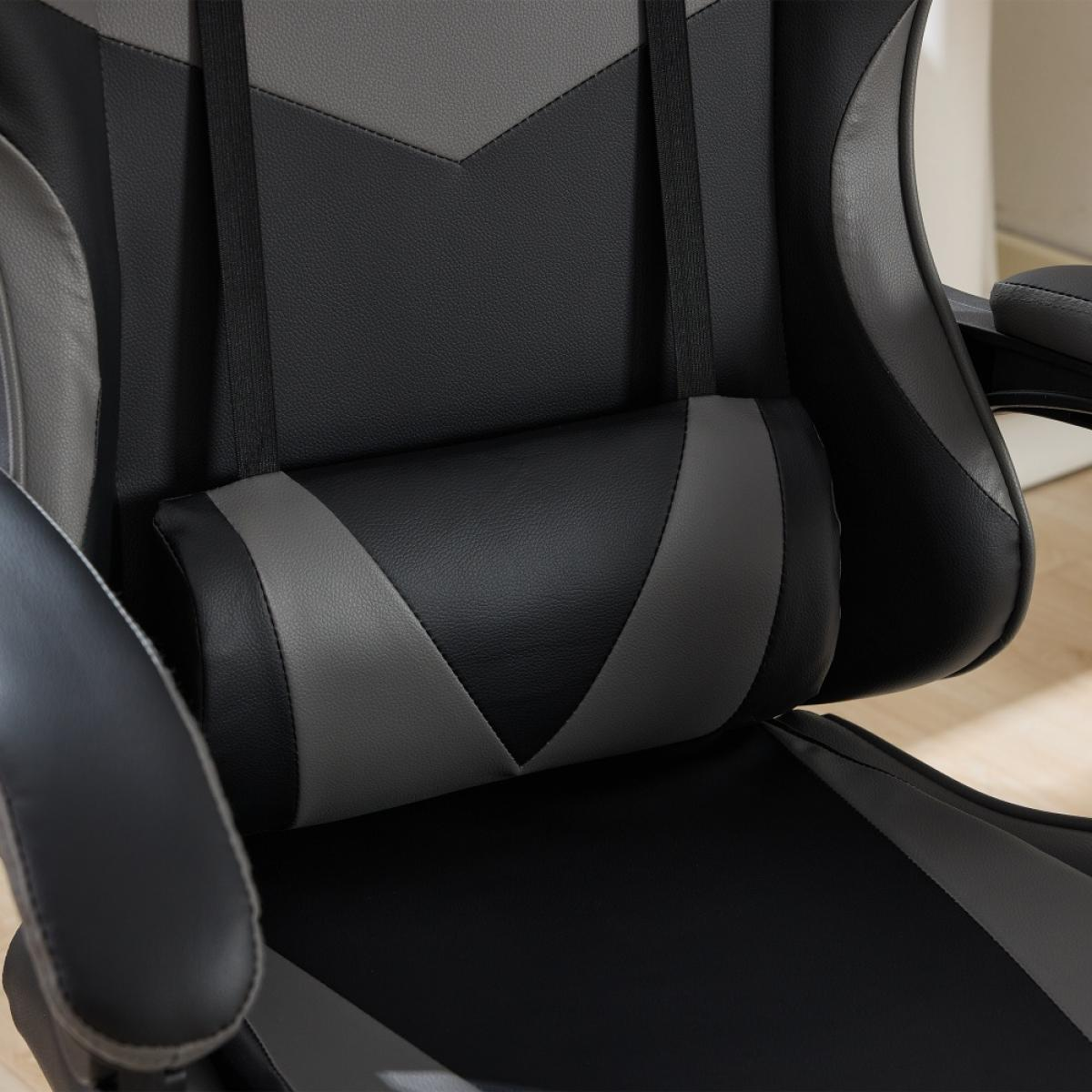 Nahaufnahme eines schwarz-grauen Gaming-Stuhls. Der Stuhl hat ein Lordosekissen und Armlehnen. Das Design weist ein Chevron-Muster auf.