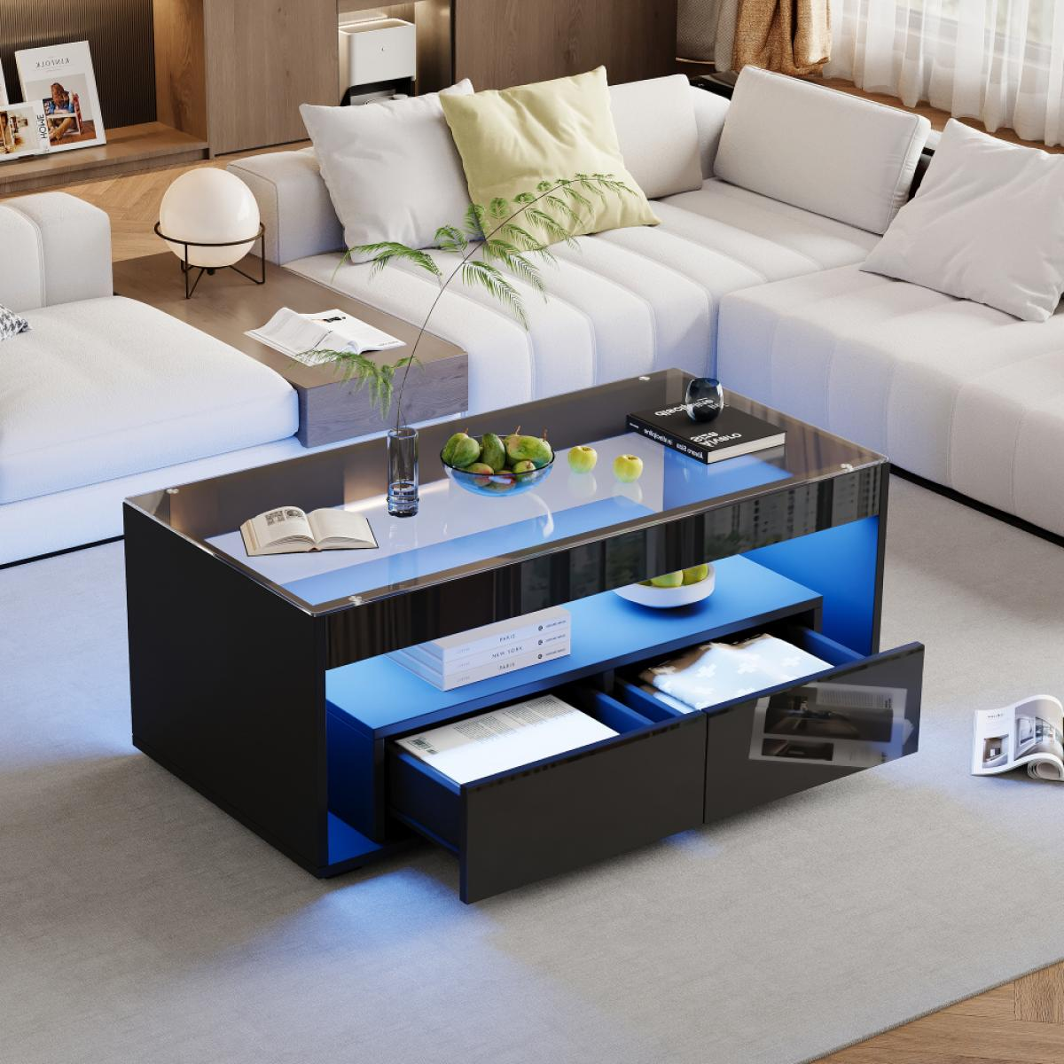 Ein modernes Wohnzimmer mit schwarzem Couchtisch, weißem Sofa und Dekorationsartikeln. Der Tisch hat Schubladen und blaue Beleuchtung.