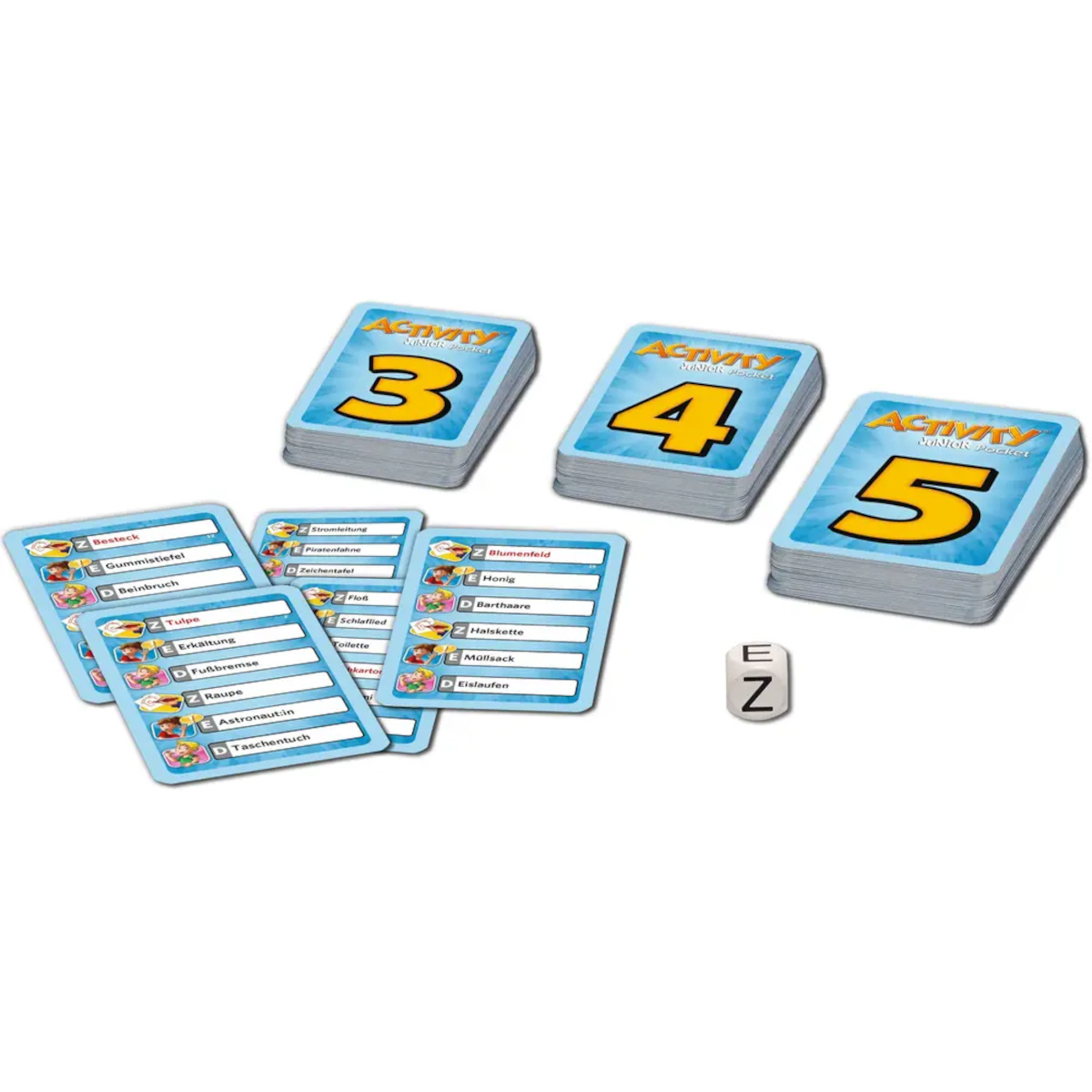 Ein Spiel mit Karten, Würfeln und Kartenstapeln mit den Nummern 3, 4 und 5. Karten haben Wörter und Illustrationen.