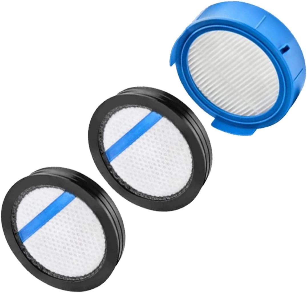 Drei Staubsaugerfilter. Zwei sind schwarz, mit blauem Streifen und weißem Netz. Einer ist blau.
