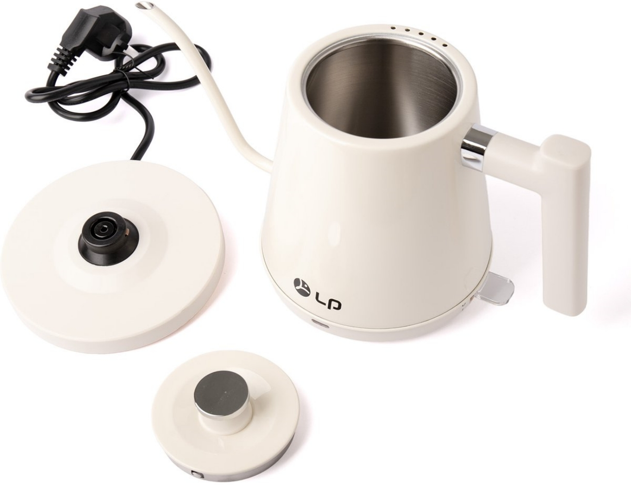 Ein cremefarbener Wasserkocher mit langem Ausguss, Griff und drei Deckeln. Ein schwarzes Netzkabel ist angebracht.