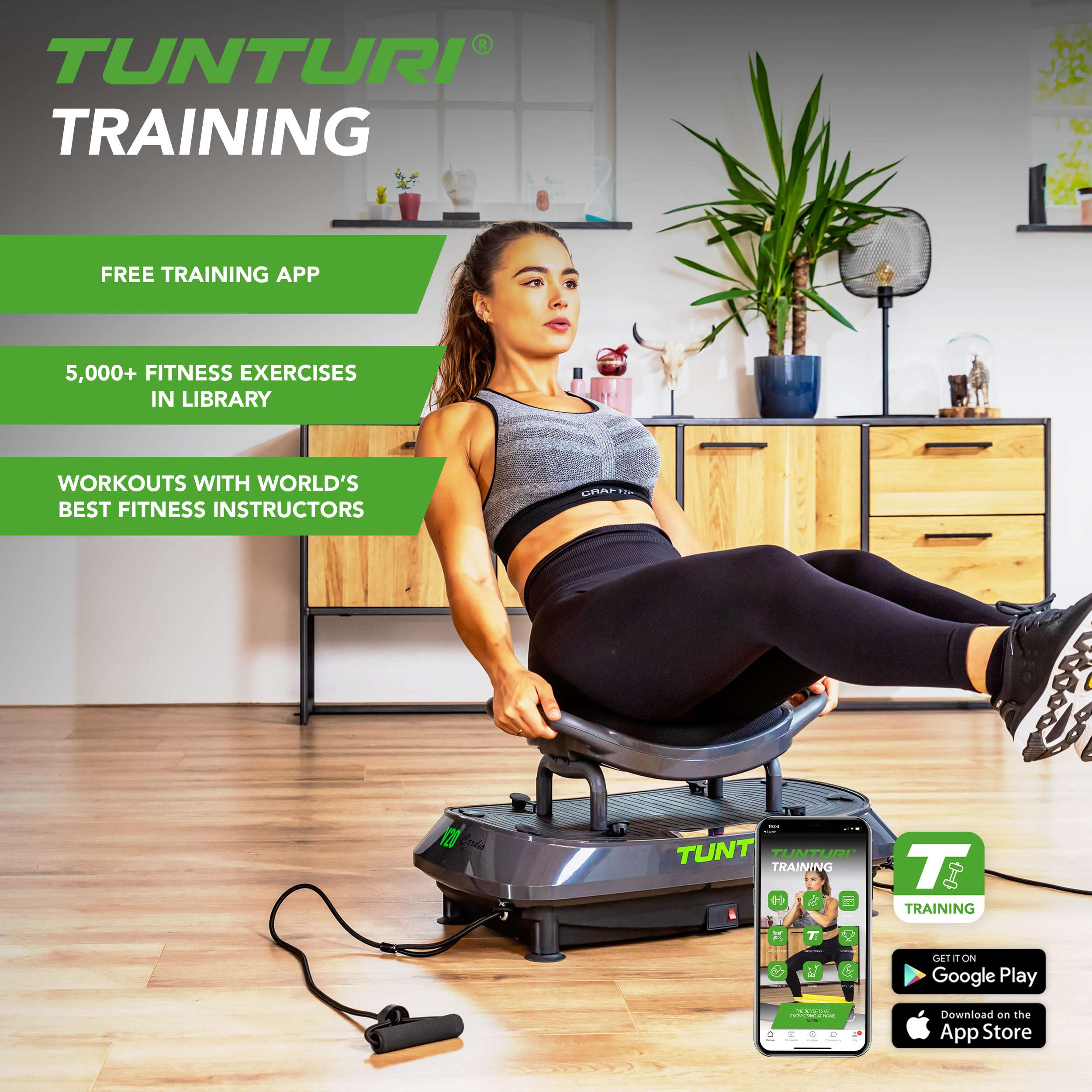 Vrouw op trilplaat. App op telefoon, tekst: Tunturi Training. Achtergrond: kast, plant.