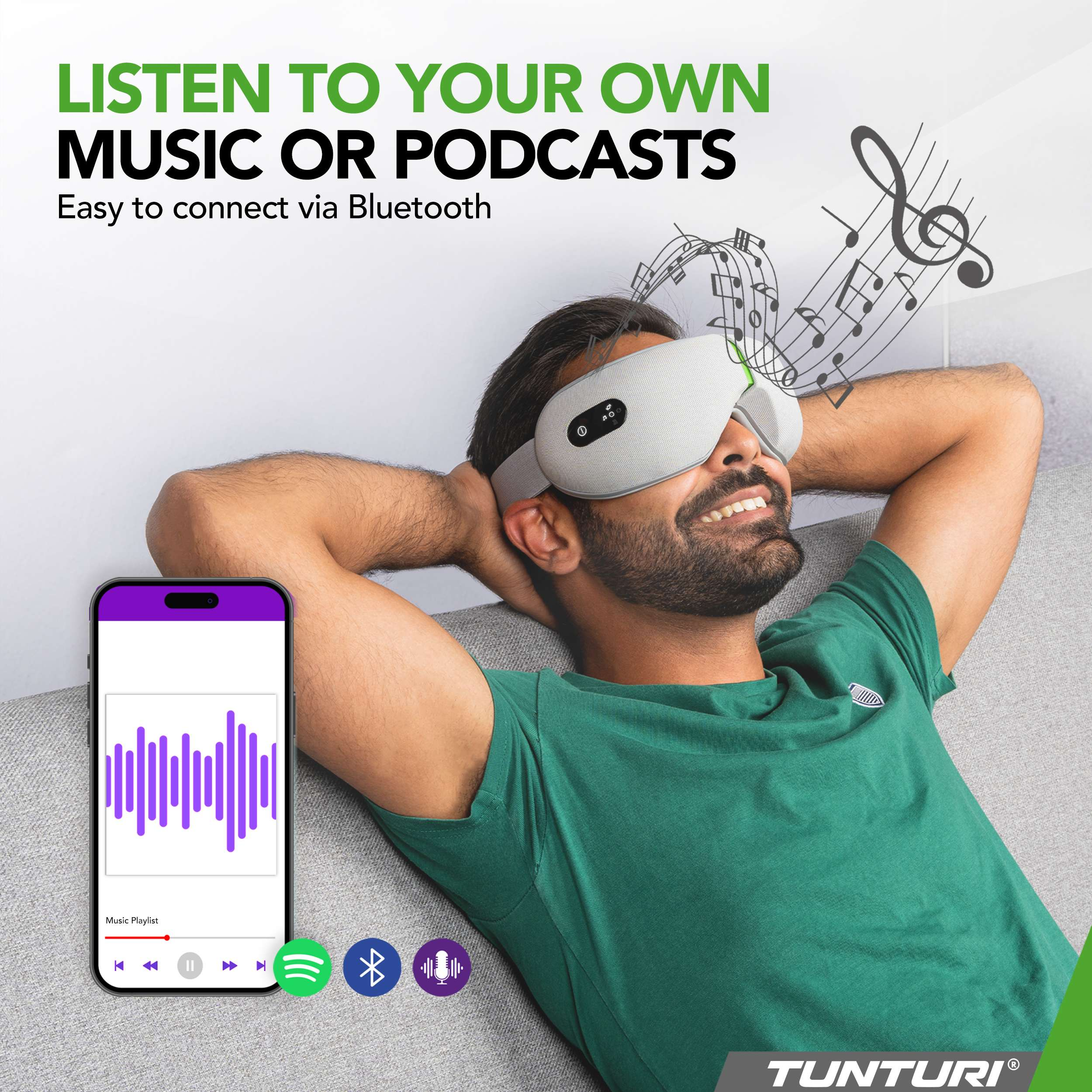 Man met oogmasker luistert naar muziek op telefoon. Tekst: Luister naar je eigen muziek of podcasts.