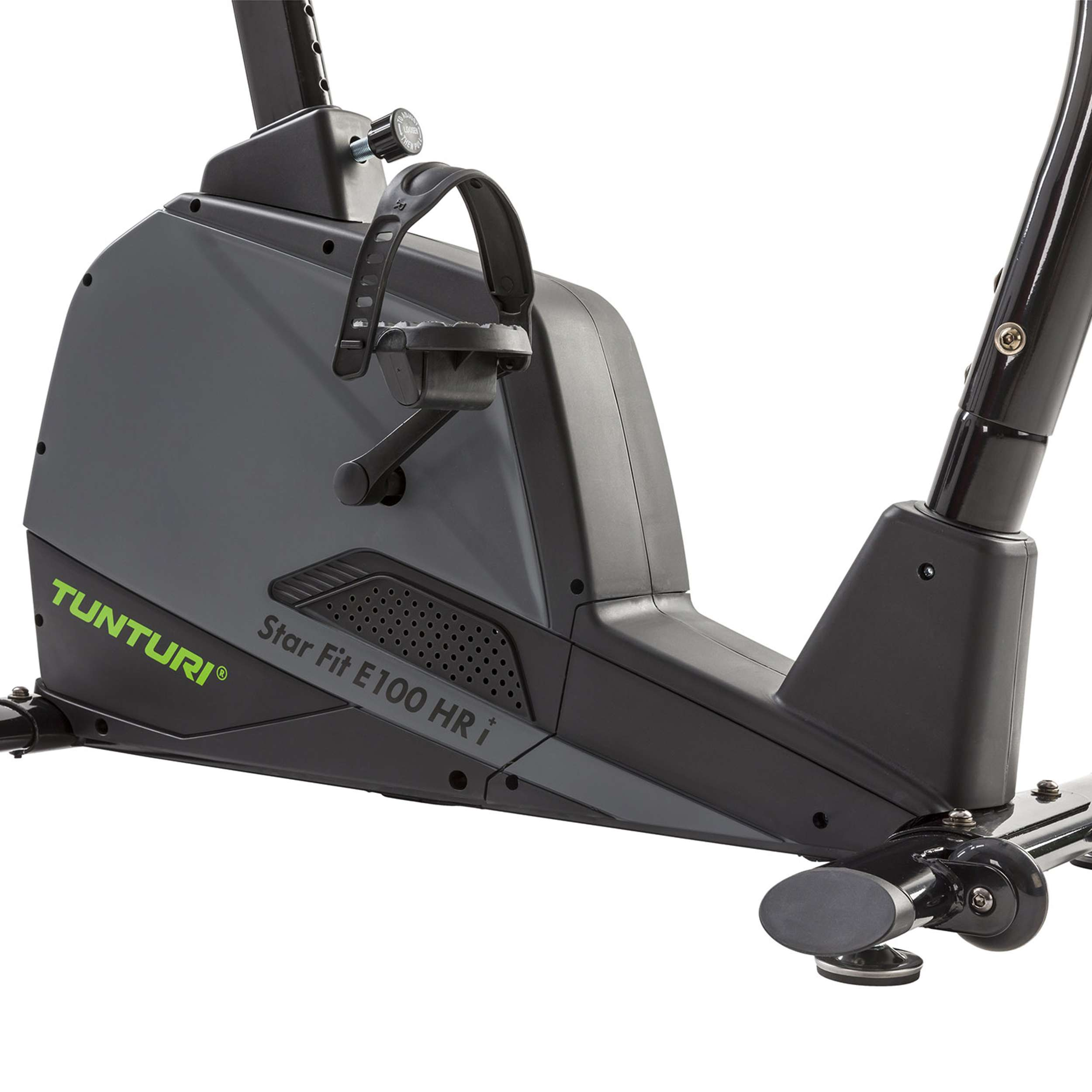 Hometrainer. Donkergrijs frame met zwarte accenten. Heeft pedalen, handgrepen en een bedieningspaneel.