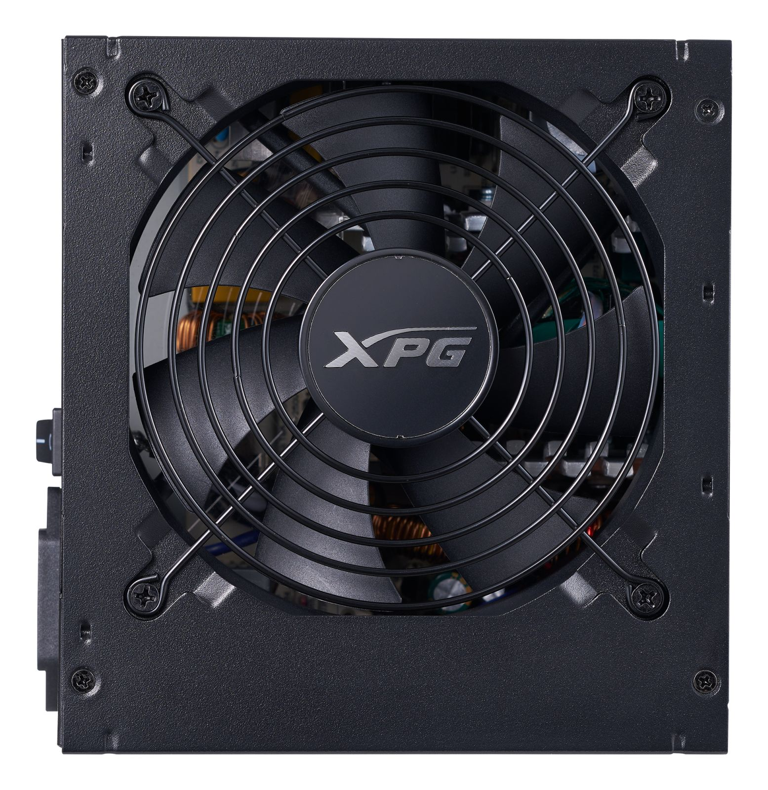 Schwarzes Computer-Netzteil. Zentraler Lüfter mit XPG-Logo, umschlossen von einem schwarzen Metallgitter. Schrauben sichern das Gerät.