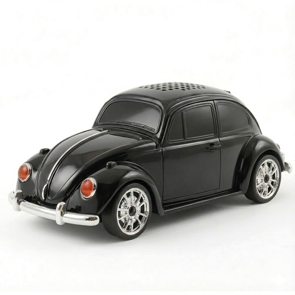 Siyah oyuncak araba, Volkswagen Beetle modeli. Krom jantları ve ortasında gümüş bir şerit var. Kırmızı ışıklar ve üstte bir hoparlör.