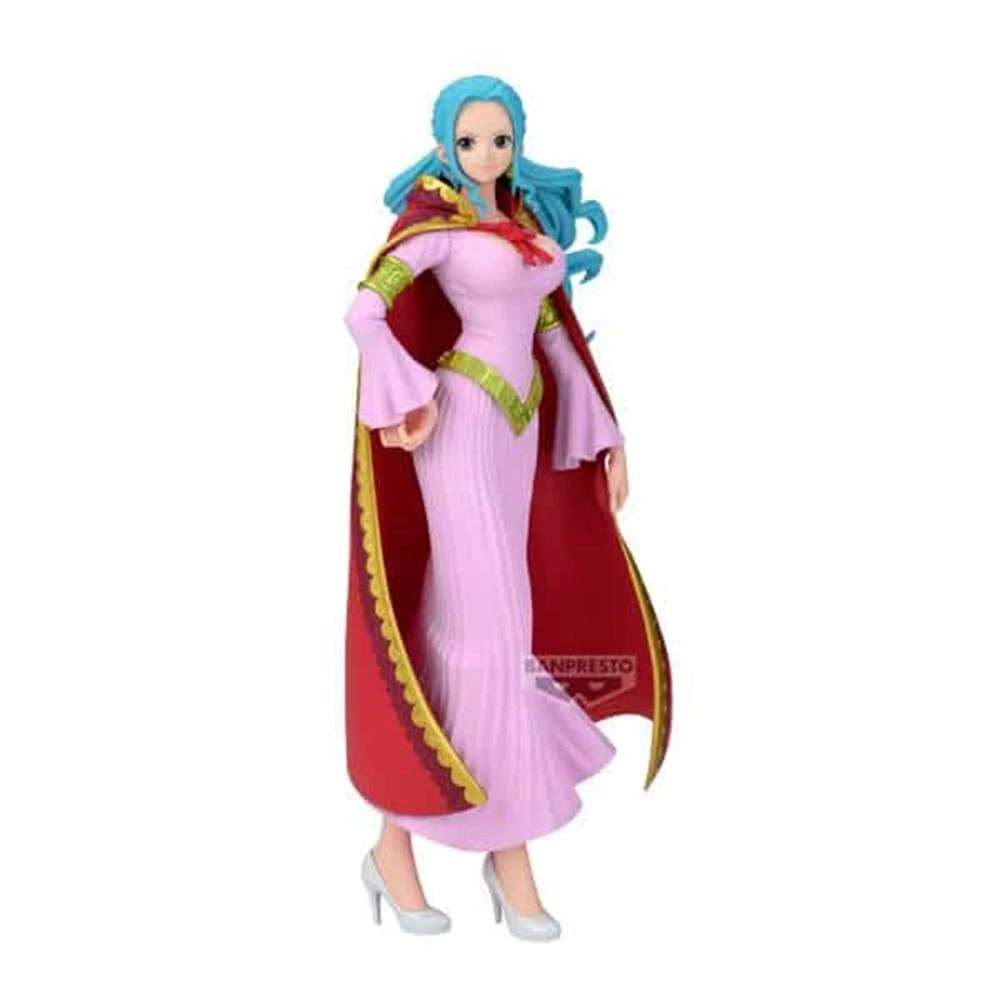 Una statuetta di una donna con i capelli blu, che indossa un vestito rosa e un mantello rosso. Indossa anche tacchi bianchi.