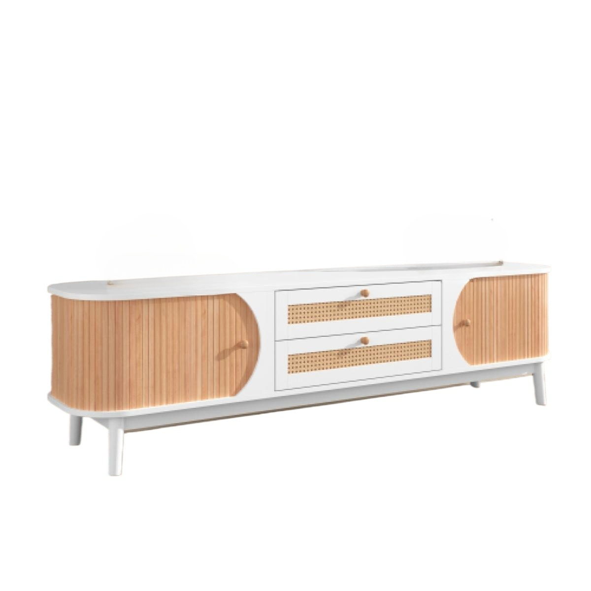 Ein weiß-brauner Schrank mit zwei Schubladen und Holztüren. Mit Rattandetails und Holzgriffen. Er hat weiße Beine.