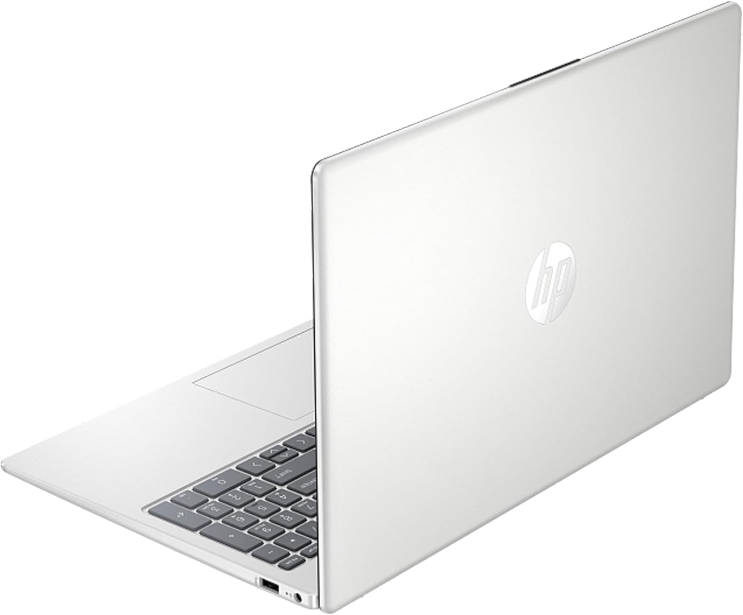 Ein weißes HP-Laptop ist geöffnet. Die Tastatur ist sichtbar, mit dem HP-Logo auf dem Deckel. Der Laptop befindet sich auf weißem Hintergrund.