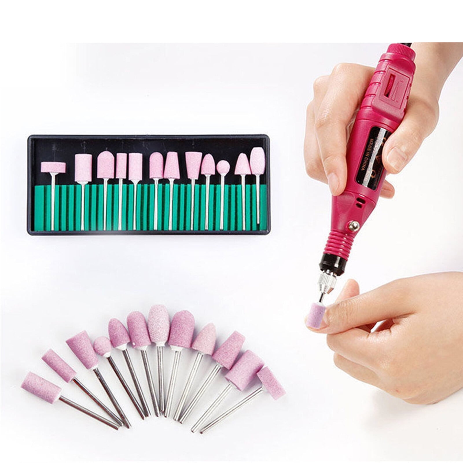 Nagelbohrer und rosa Bohrer. Eine Hand hält den Bohrer und benutzt ihn an einem Fingernagel. Andere Bits sind in einem Etui.