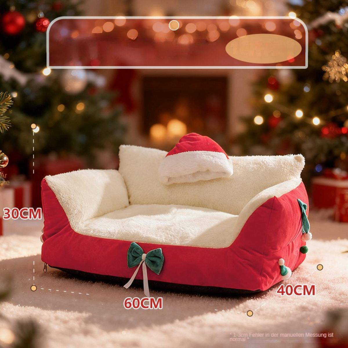 Ein rot-weißes Hundebett mit Weihnachtsmütze. Vorne ist eine grüne Schleife. Weihnachtsbaum und Lichter im Hintergrund.
