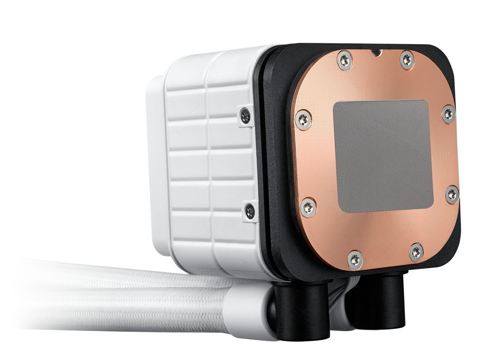 Chłodnica cieczy do komputera z białymi i czarnymi elementami, miedzianą płytą i elastycznymi białymi rurkami na białym tle.