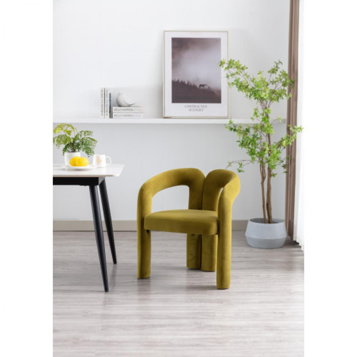 Ein modernes Zimmer mit gelbem Stuhl, Tisch mit Zitrone, Pflanze und gerahmtem Bild an der weißen Wand.