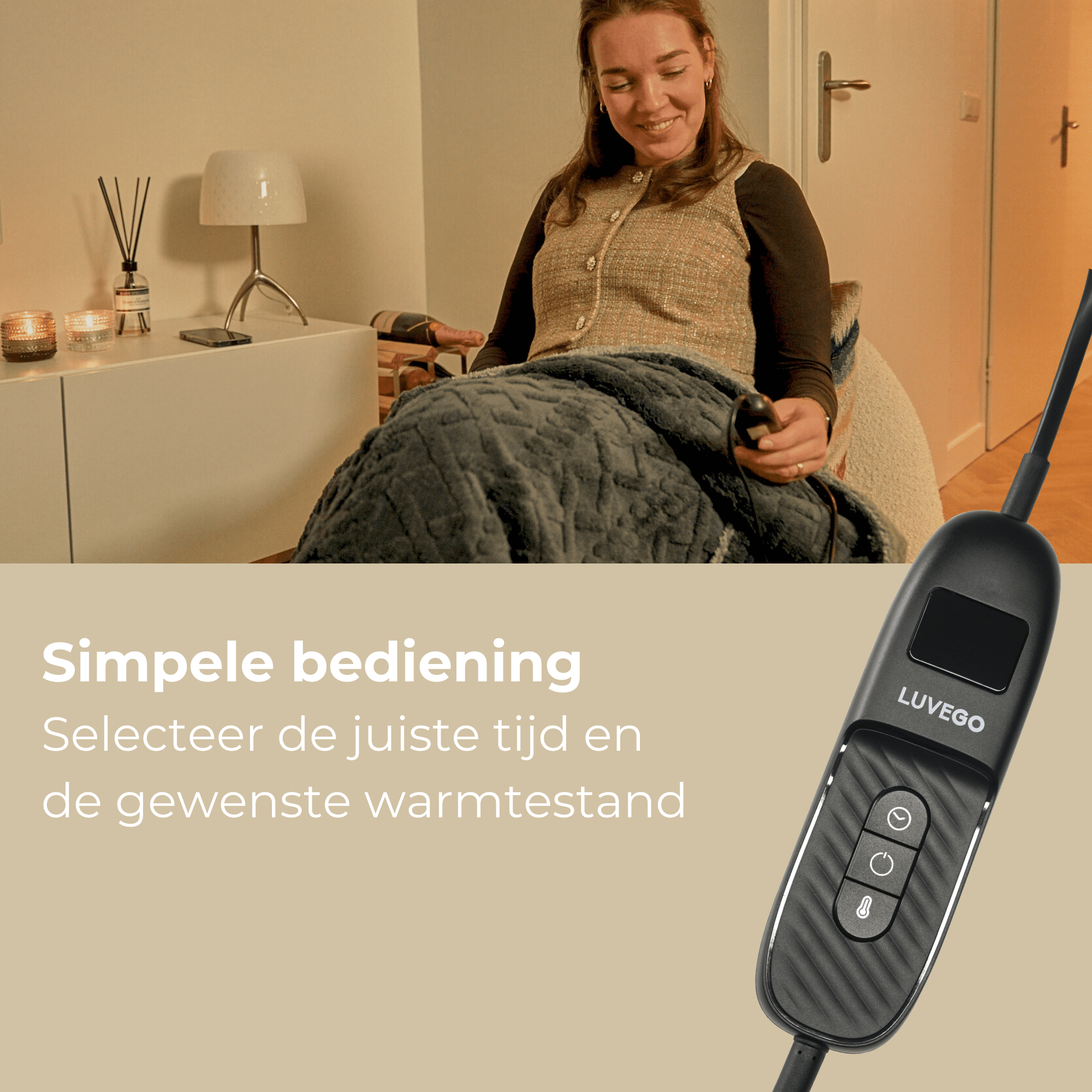 Frau mit Decke und Steuerung im Stuhl. Lampe, Kerzen und Bedienfeld sind sichtbar.